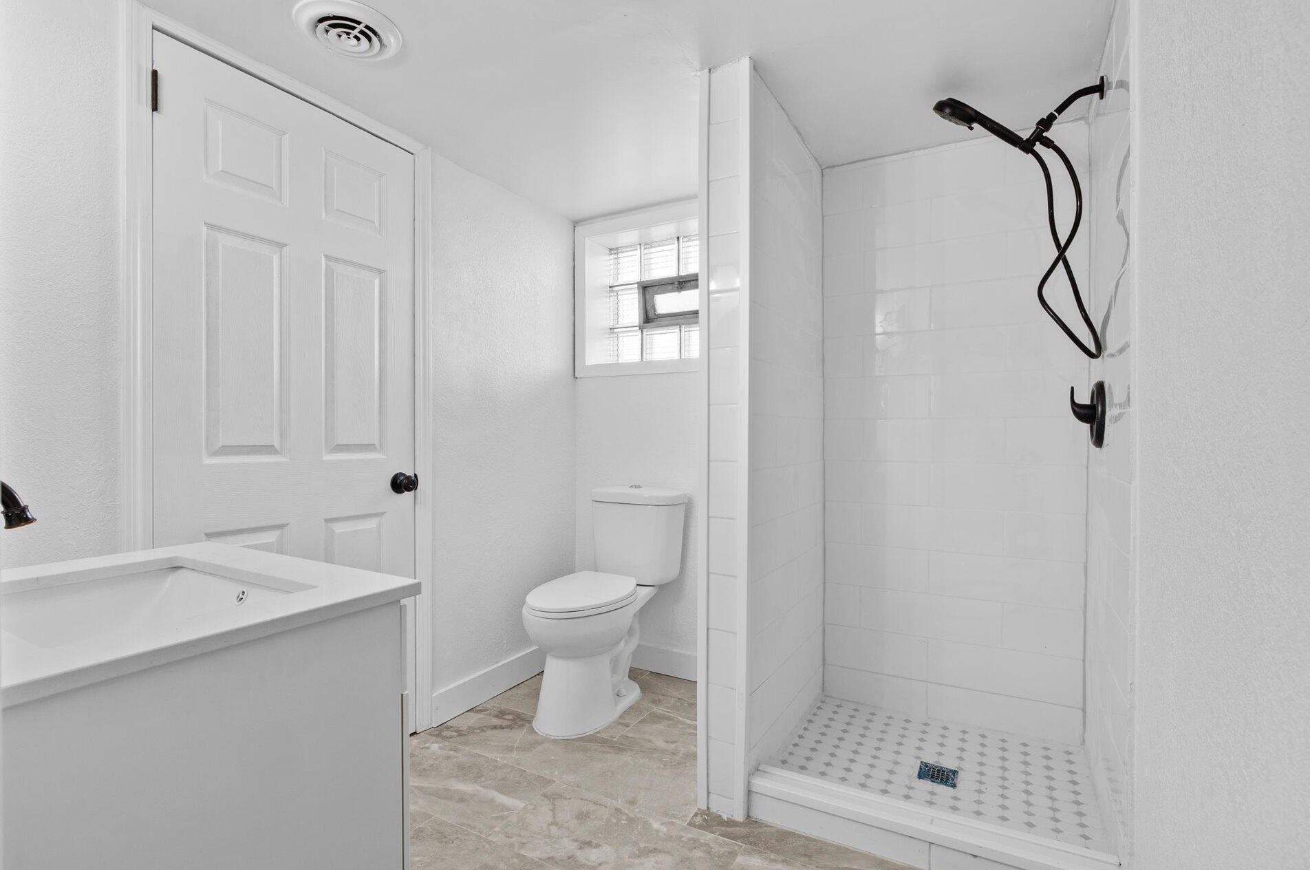 2953 11 St, Milwaukee WI 53215-3813 exterior