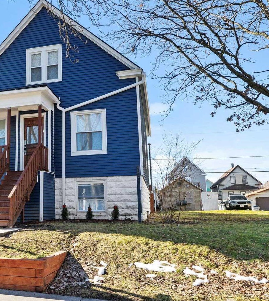 2953 11 St, Milwaukee WI 53215-3813 exterior