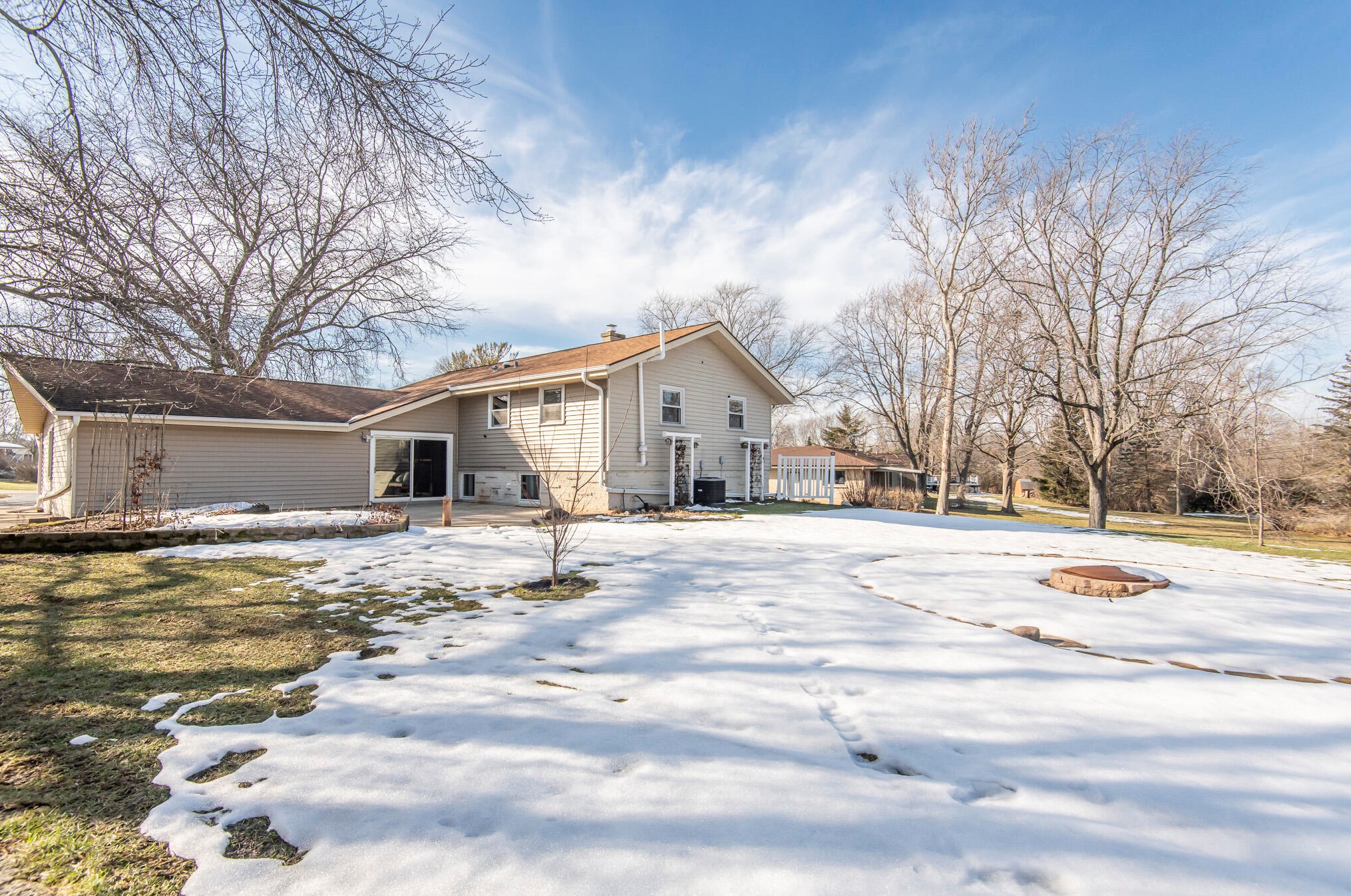 3220 Ventura Dr, Waukesha WI  53151-4269 exterior