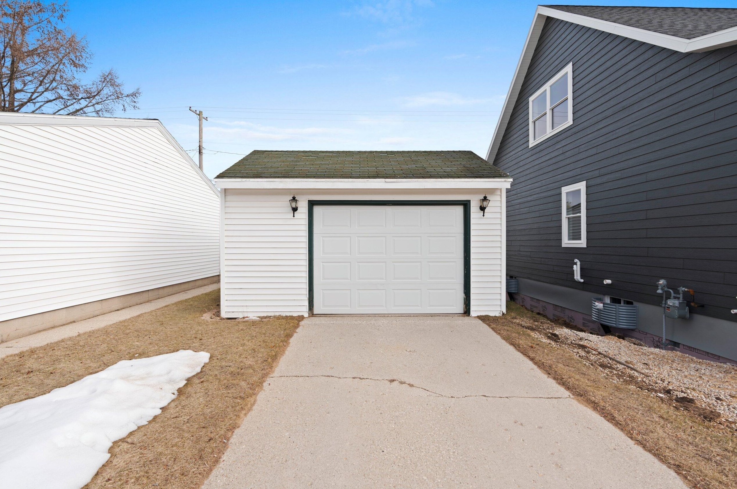 3221 Bellevue Pl, Two Rivers, WI 54241-1525