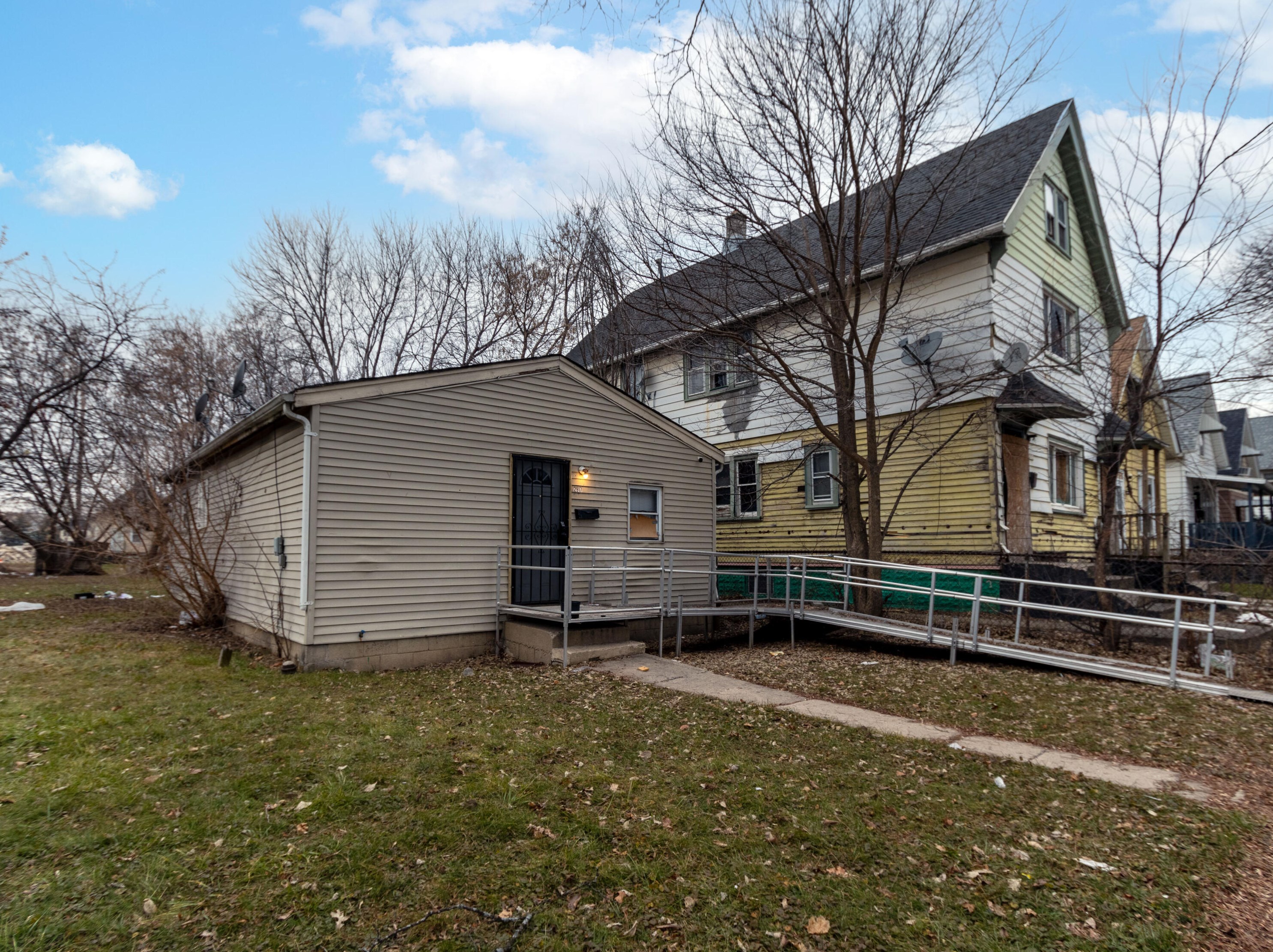 2917 6th St, Milwaukee WI 53215-3927 exterior