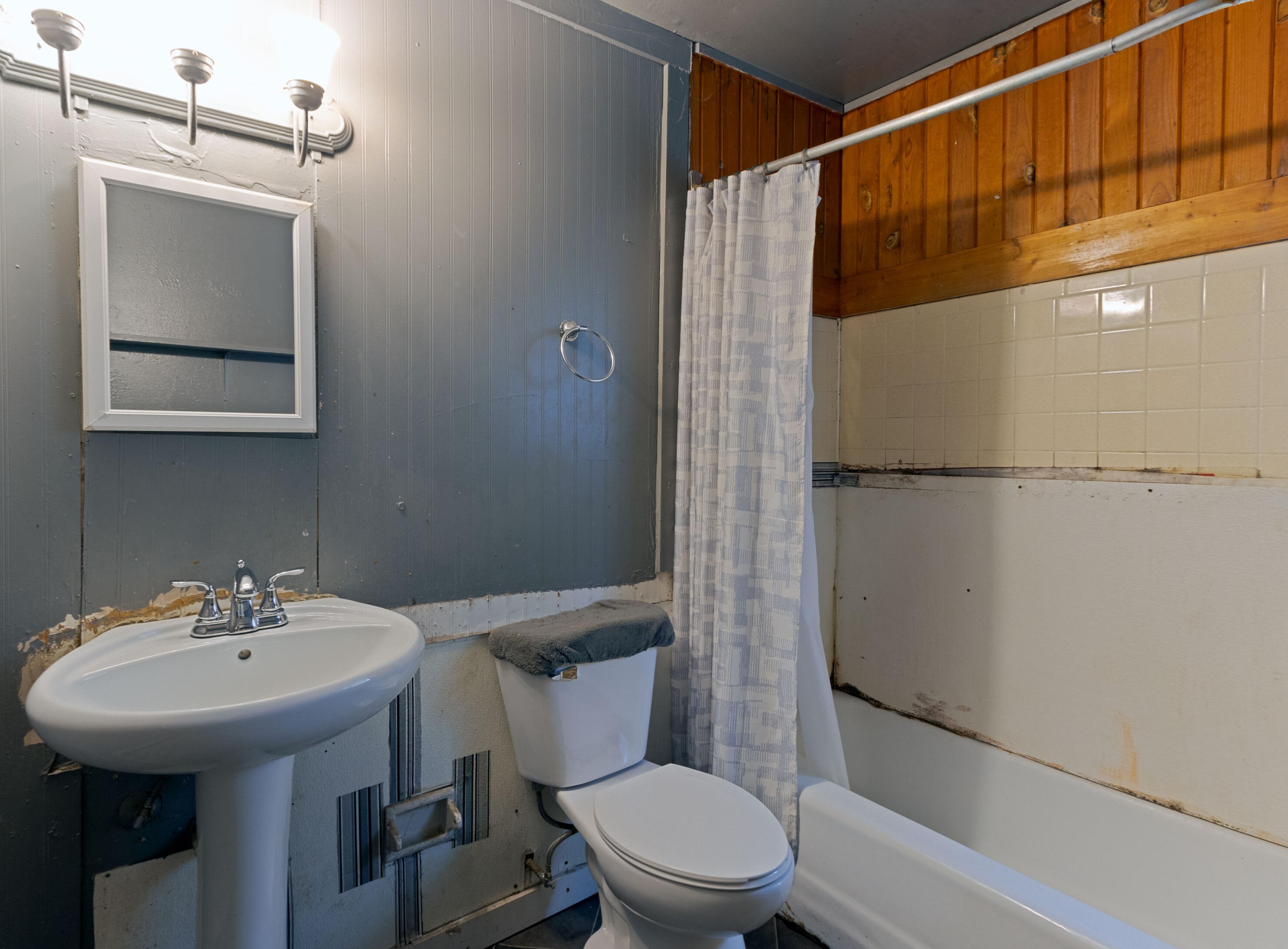 2917 6th St, Milwaukee WI 53215-3927 exterior