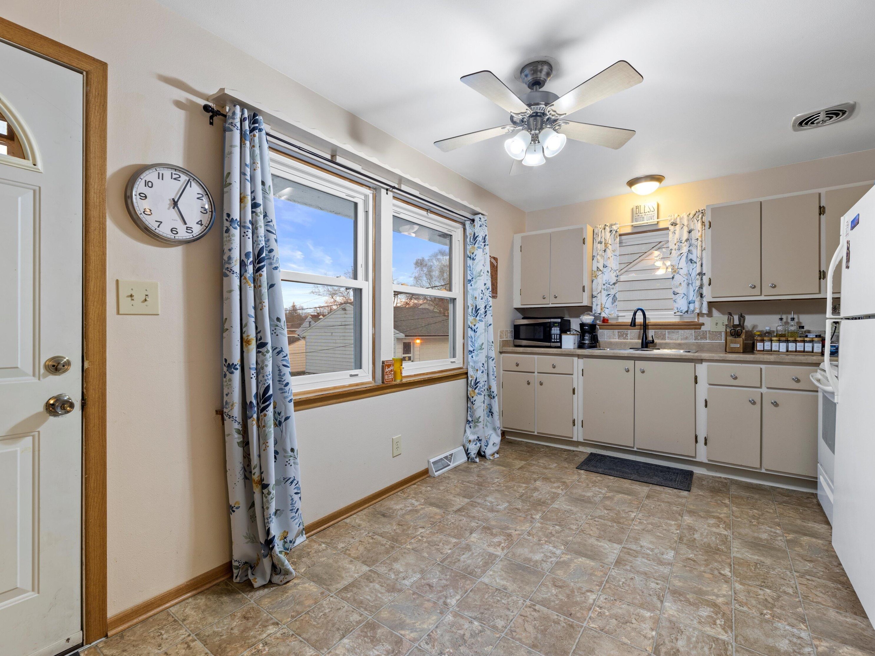 1110 124th St, Milwaukee WI  53226-3319 exterior