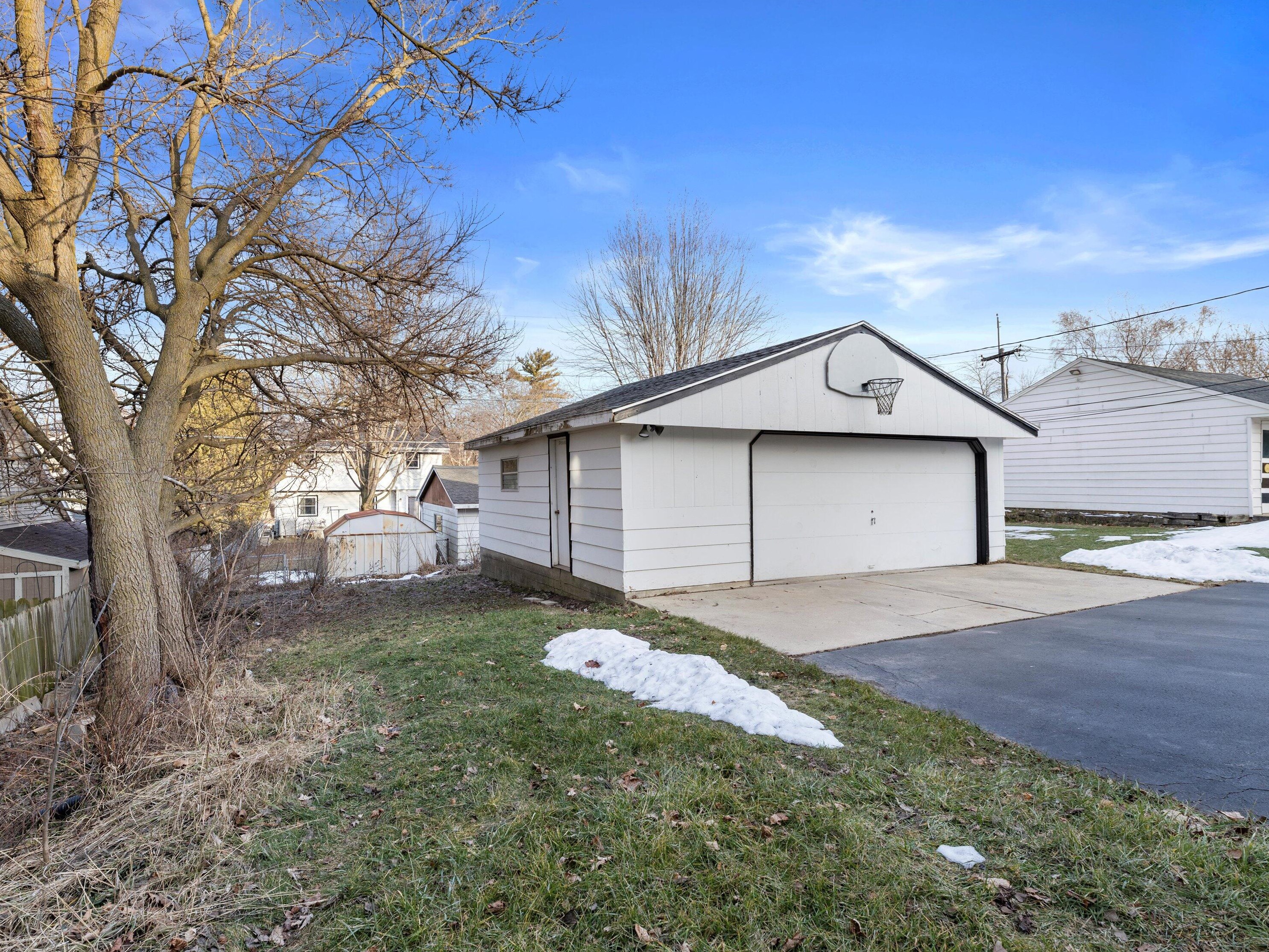 1110 124th St, Milwaukee WI  53226-3319 exterior