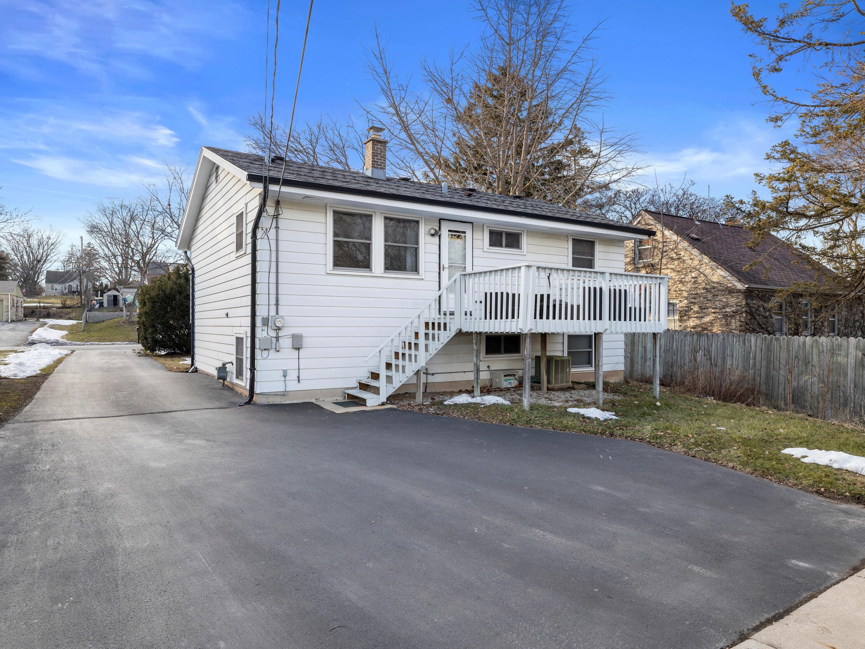 1110 124th St, Milwaukee WI  53226-3319 exterior