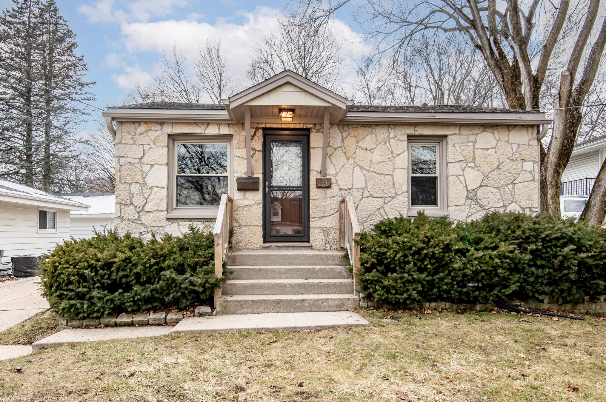 1504 Pleasantview Ave, Waukesha, WI 53188-2140