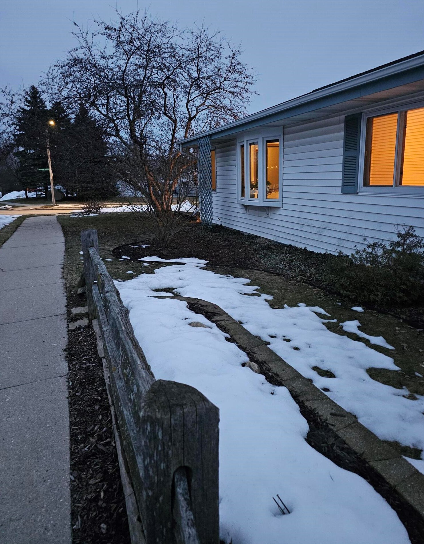 1612 Pleasantview Ave, Waukesha, WI 53188-2168
