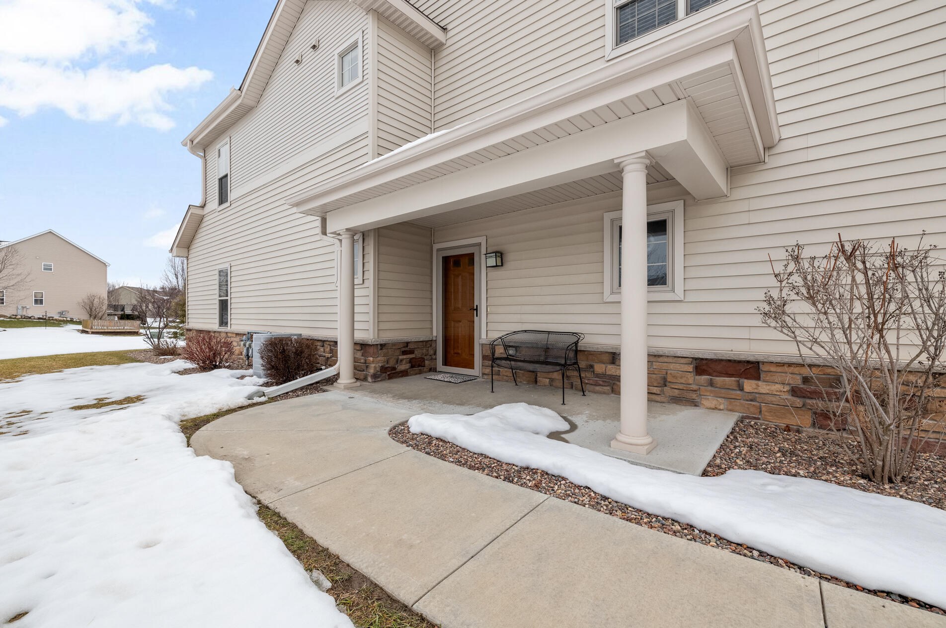 520 Cedar Bluffs Way, Slinger, WI 53086-9053