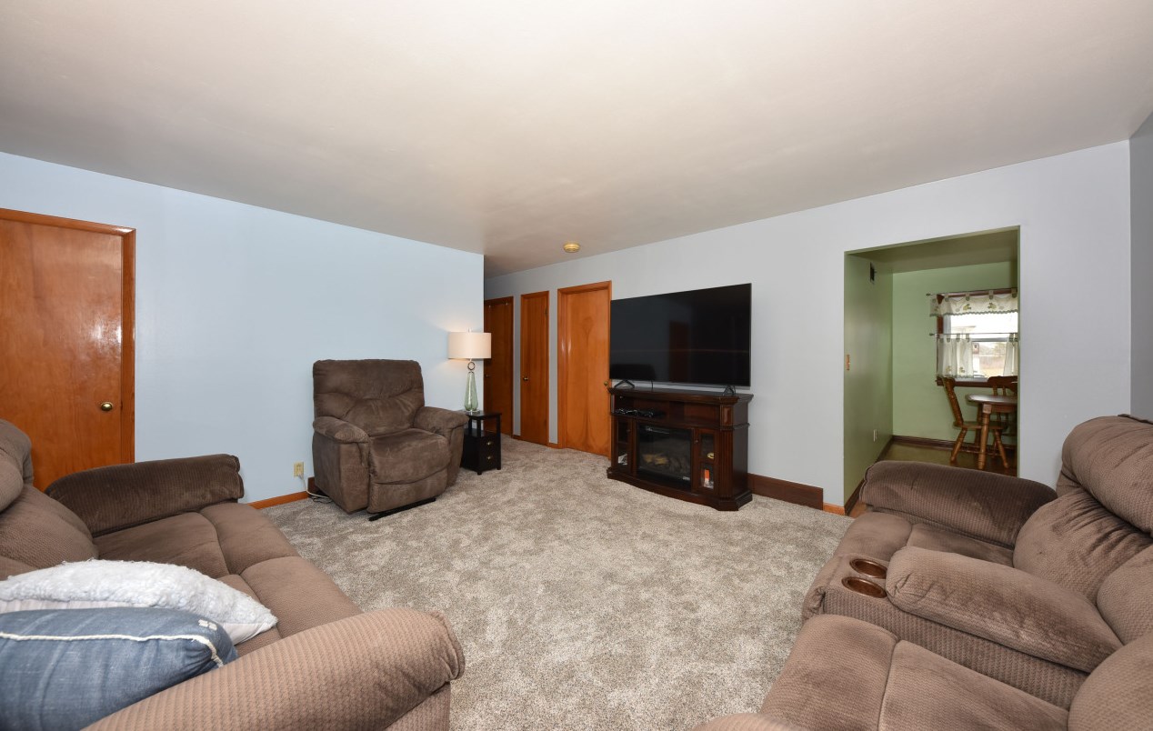 4770 14th St, Milwaukee, WI 53221-2802