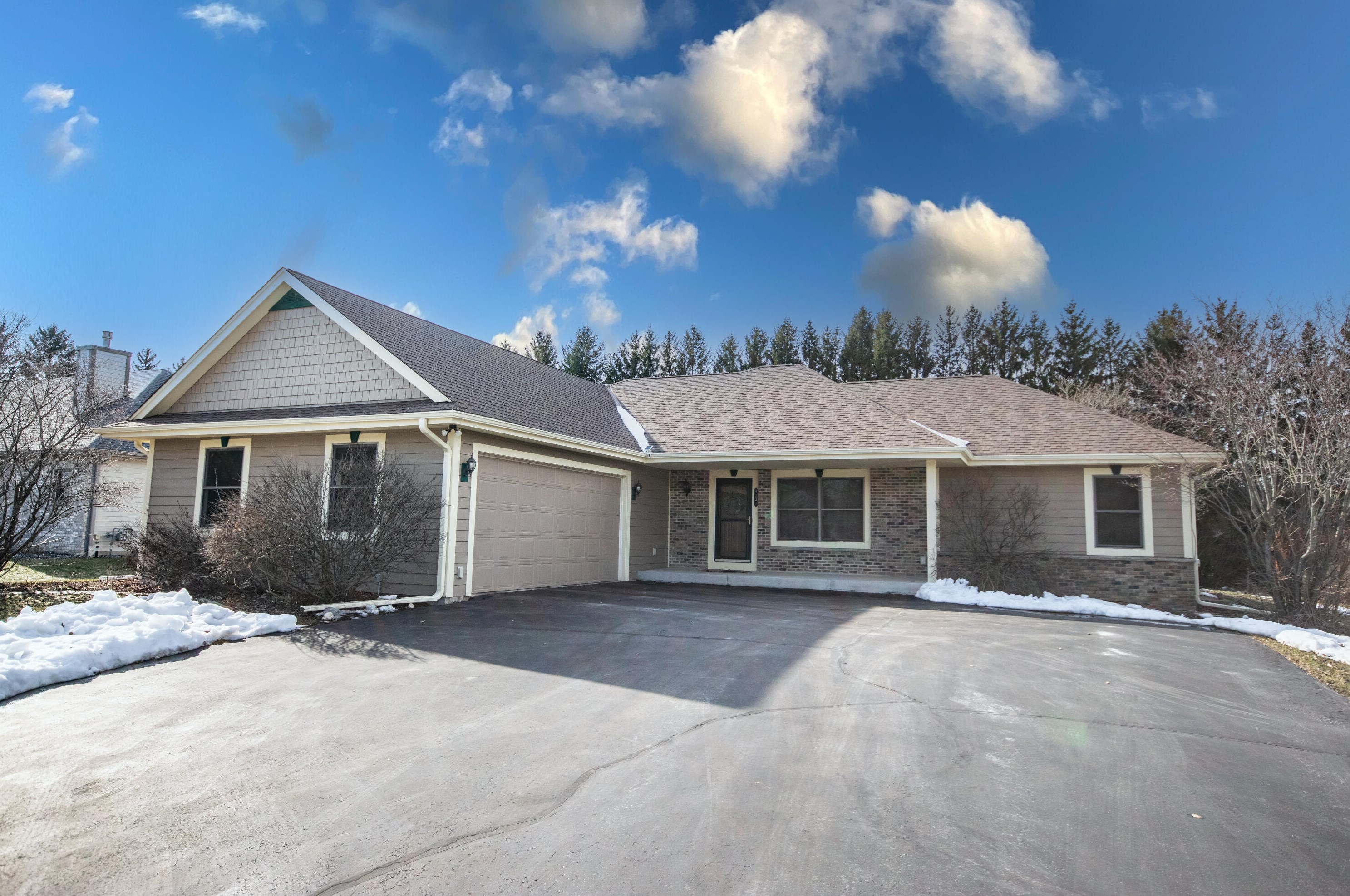 4131 Carneros Way, Jackson, WI 53037