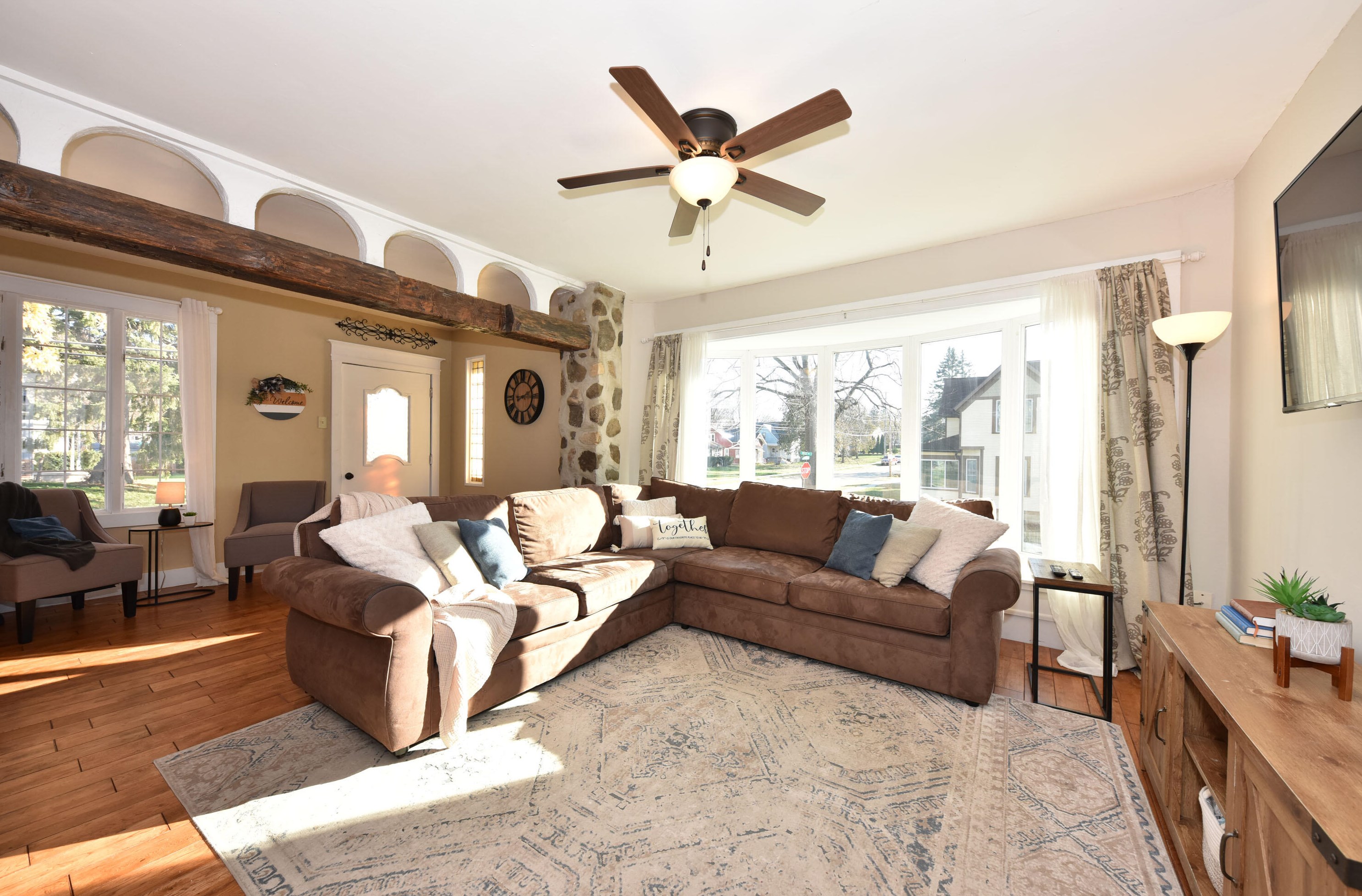 91 S Rural St, Hartford, WI 53027