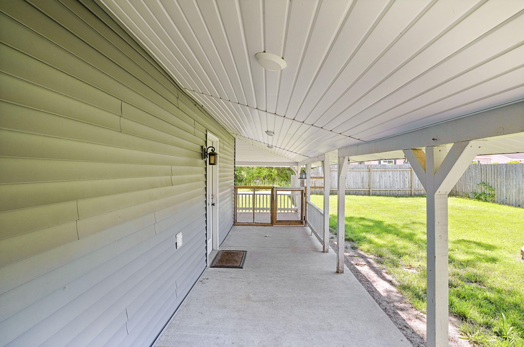 4305 Shore Dr, Delavan WI  53115-3407 exterior