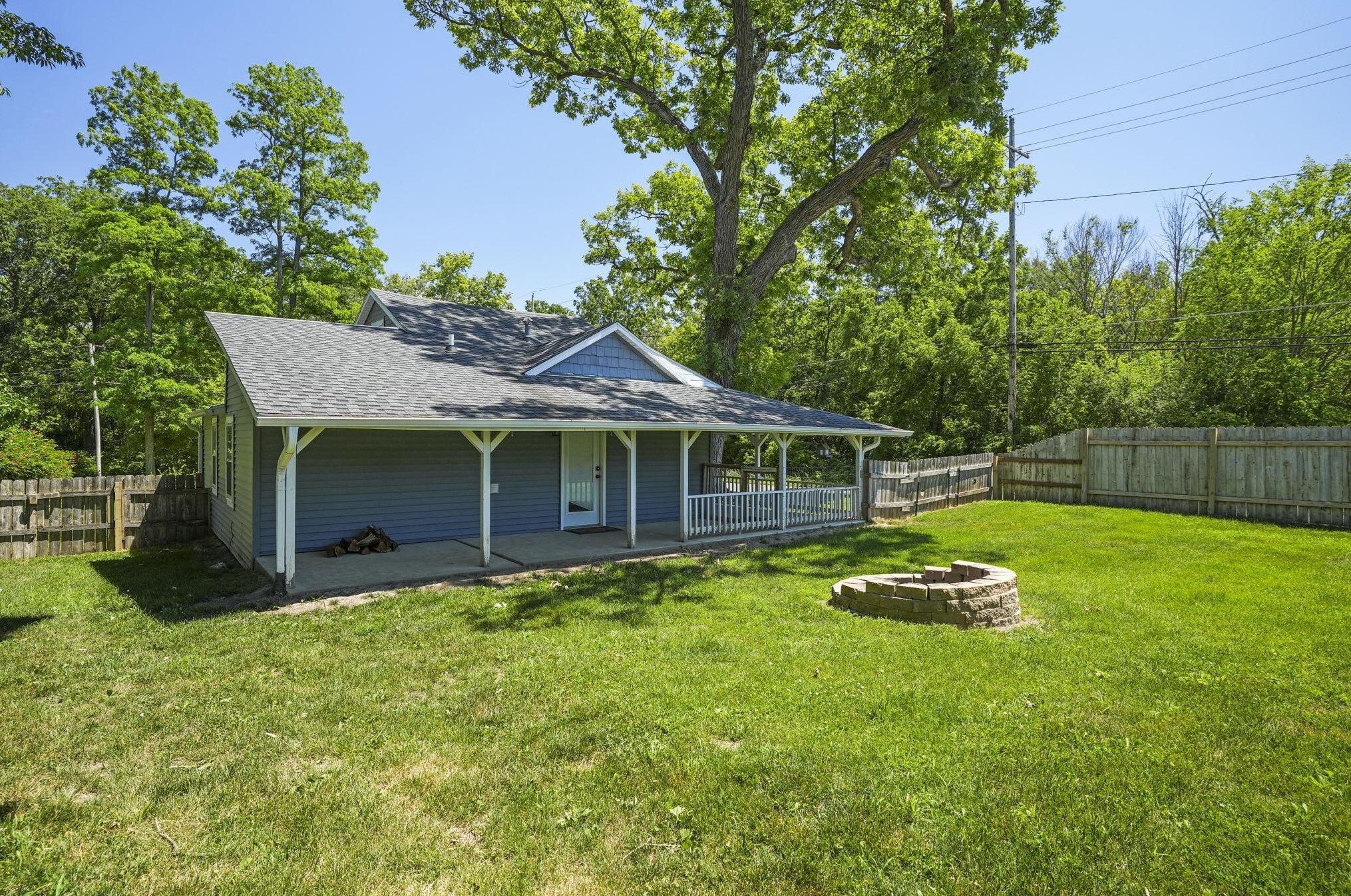 4305 Shore Dr, Delavan WI  53115-3407 exterior