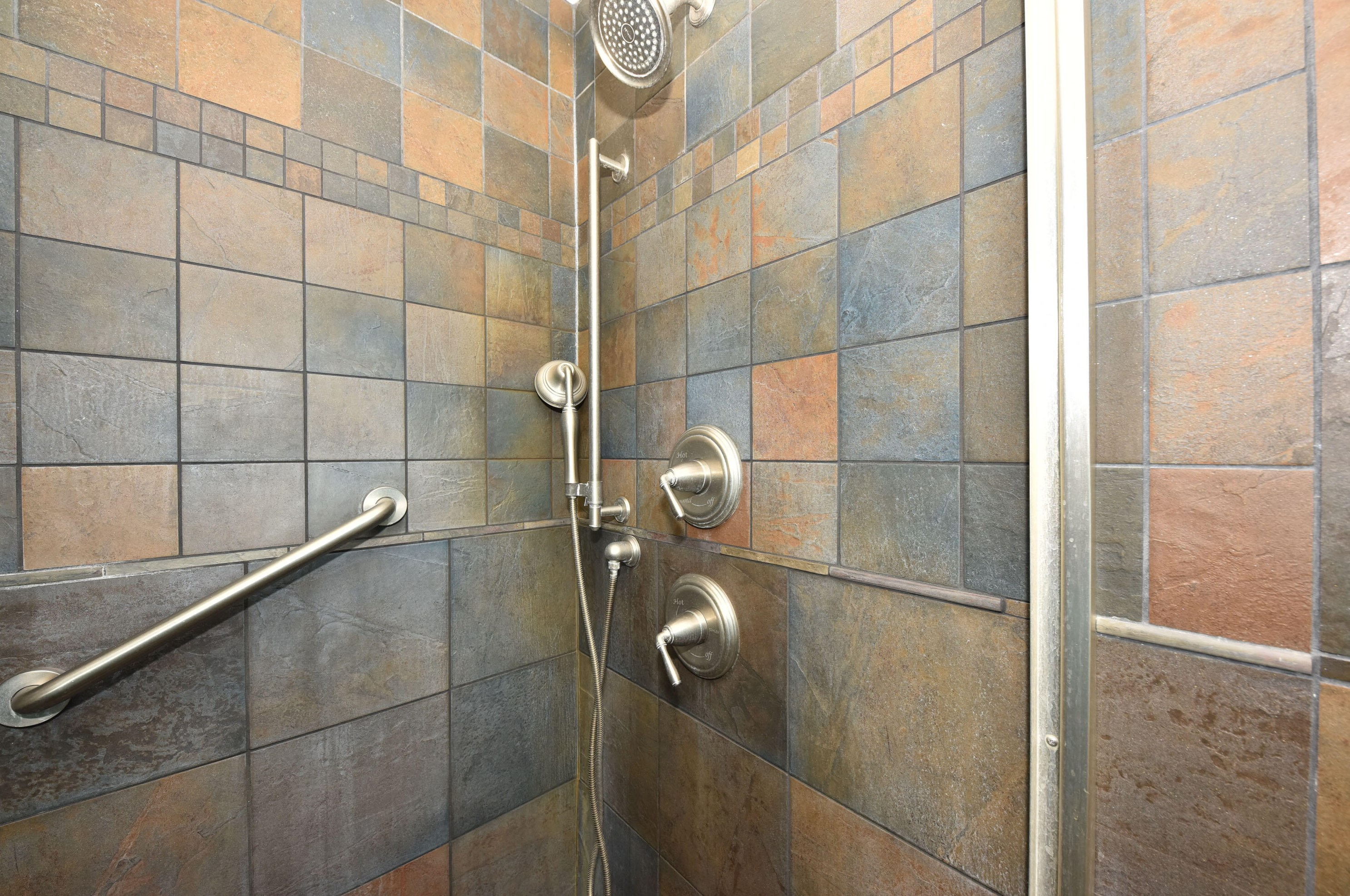 3722 Mary Ann Dr, Hales Corners WI  53132-9319 exterior