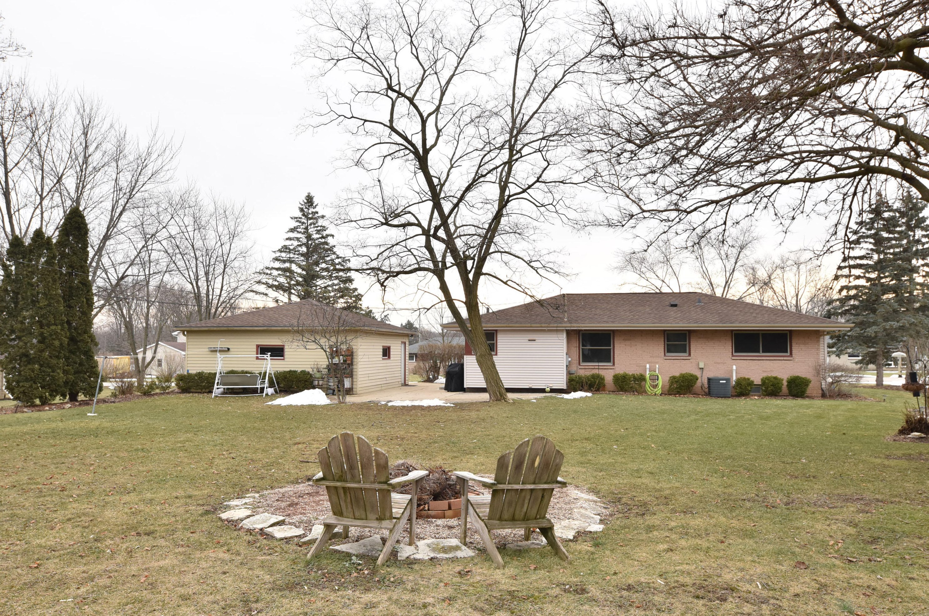 3722 Mary Ann Dr, Hales Corners WI  53132-9319 exterior