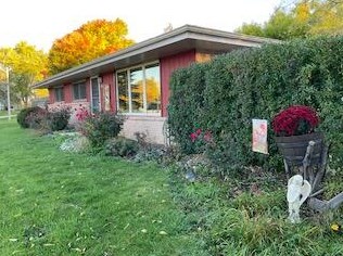 3722 Mary Ann Dr, Hales Corners WI  53132-9319 exterior