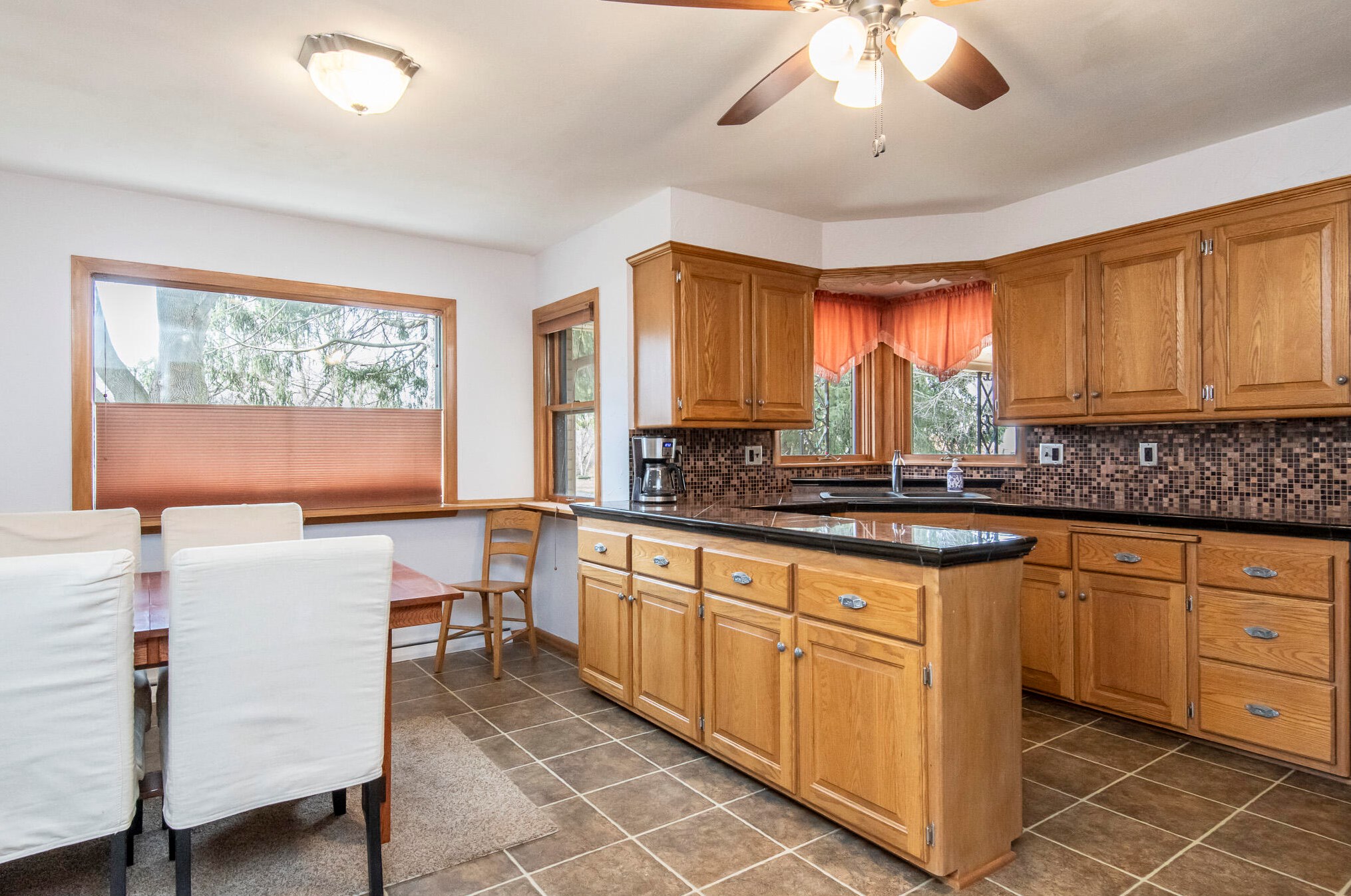 310 Rosedale Dr, Brookfield, WI 53005-6120