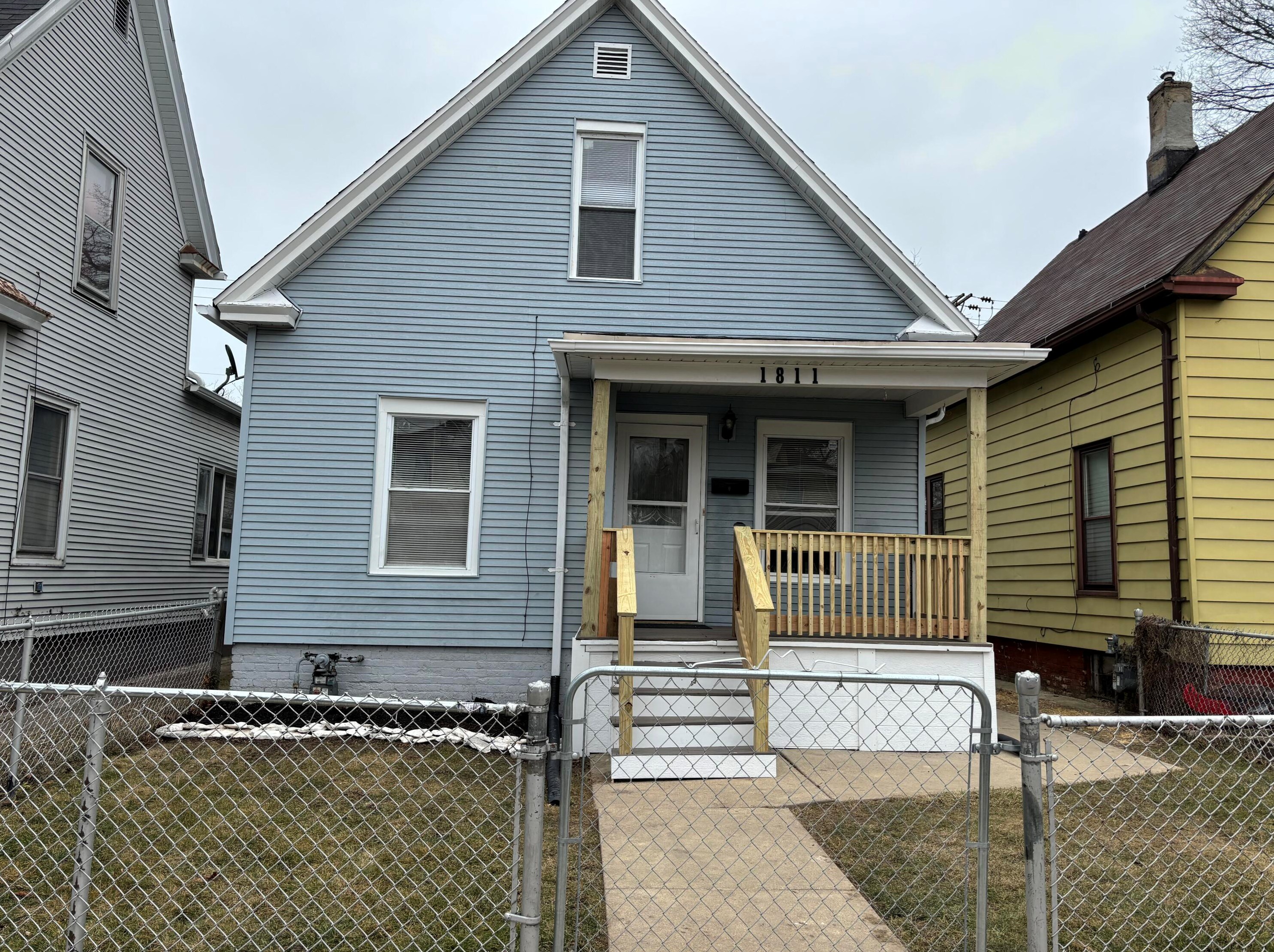 1811 Mead St, Racine, WI 53403-2619