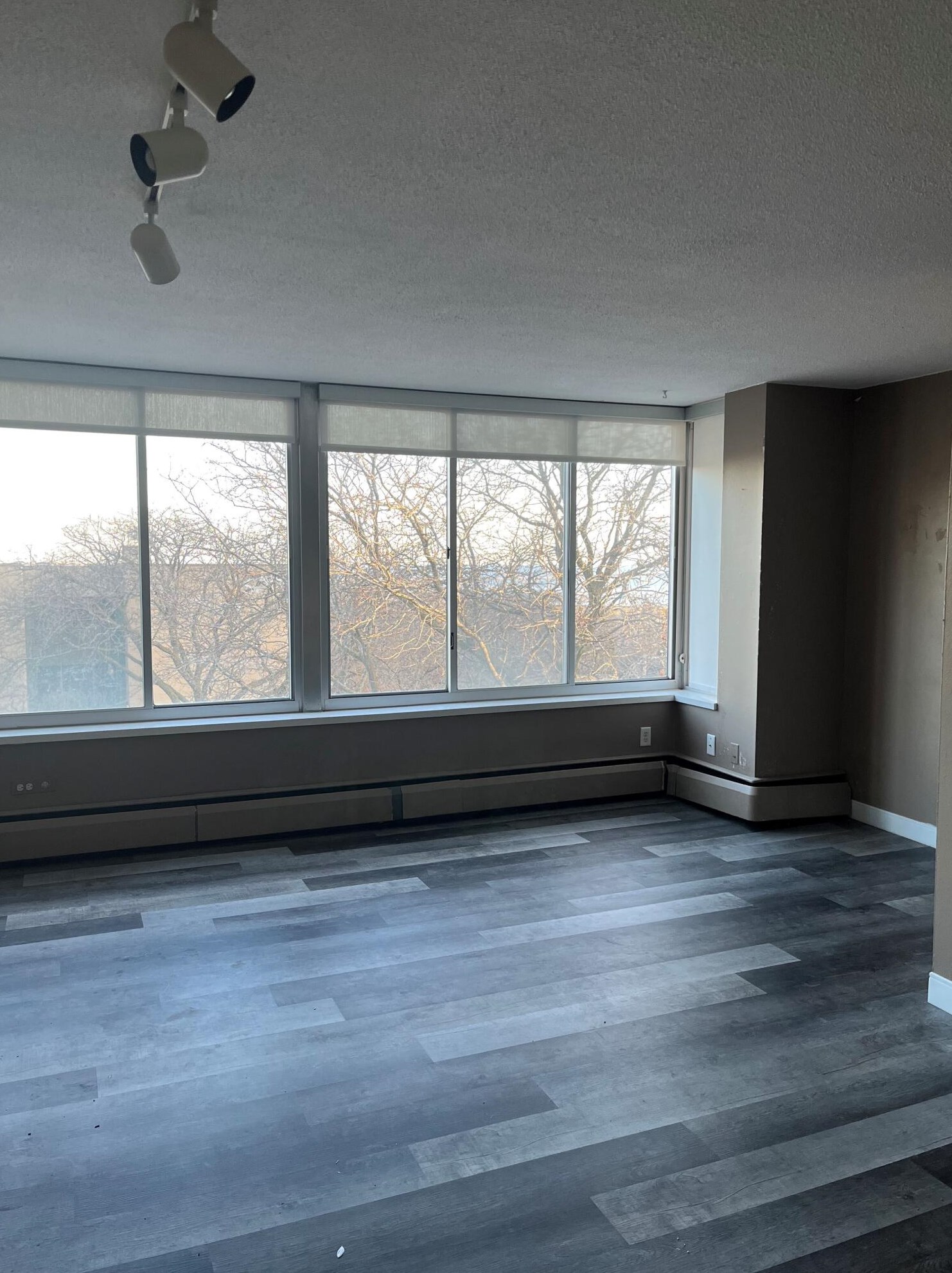 1409 Prospect Ave, Milwaukee WI 53202-3021 exterior