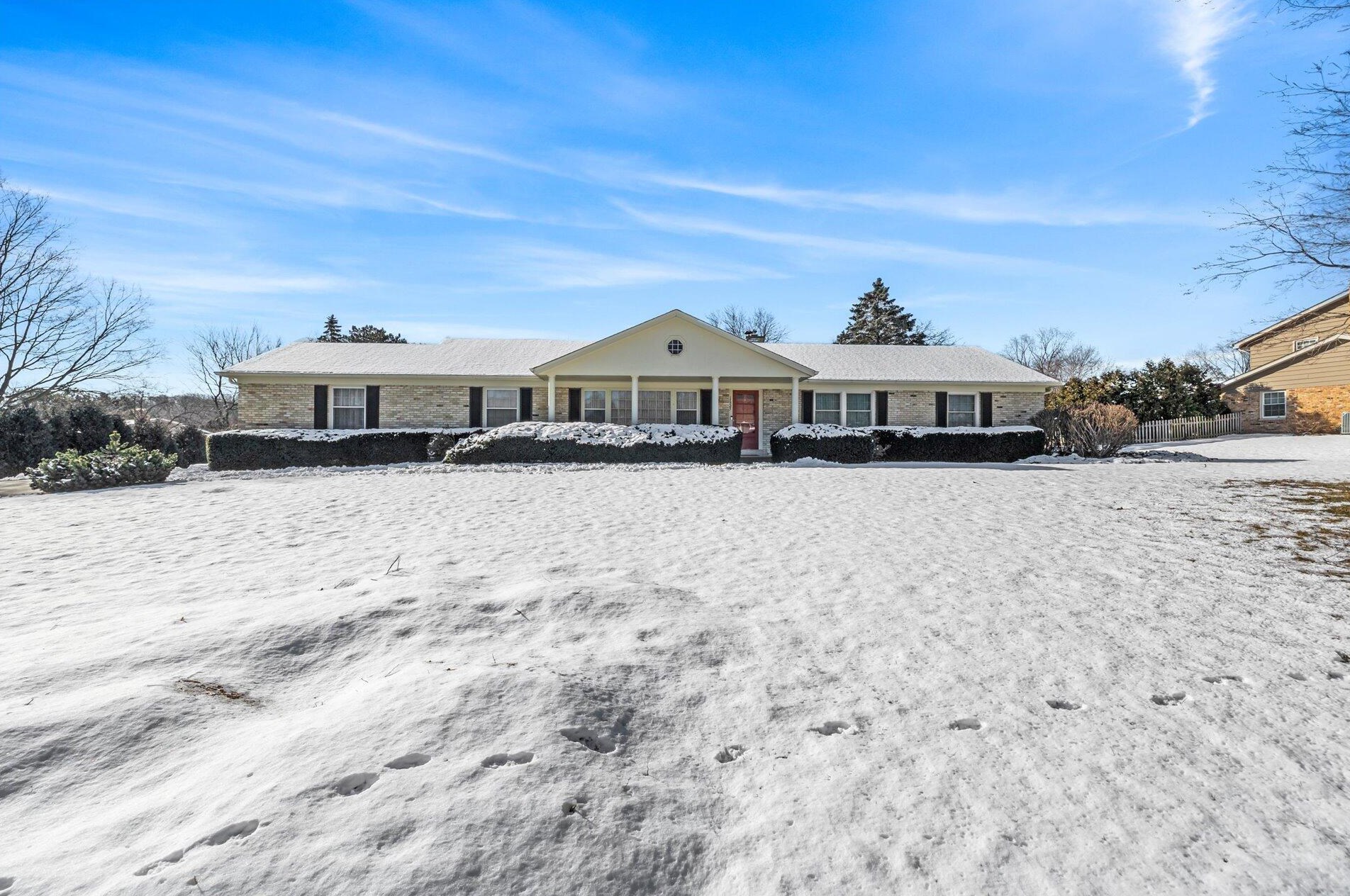 15265 Santa Maria Dr, Brookfield, WI 53005-3634