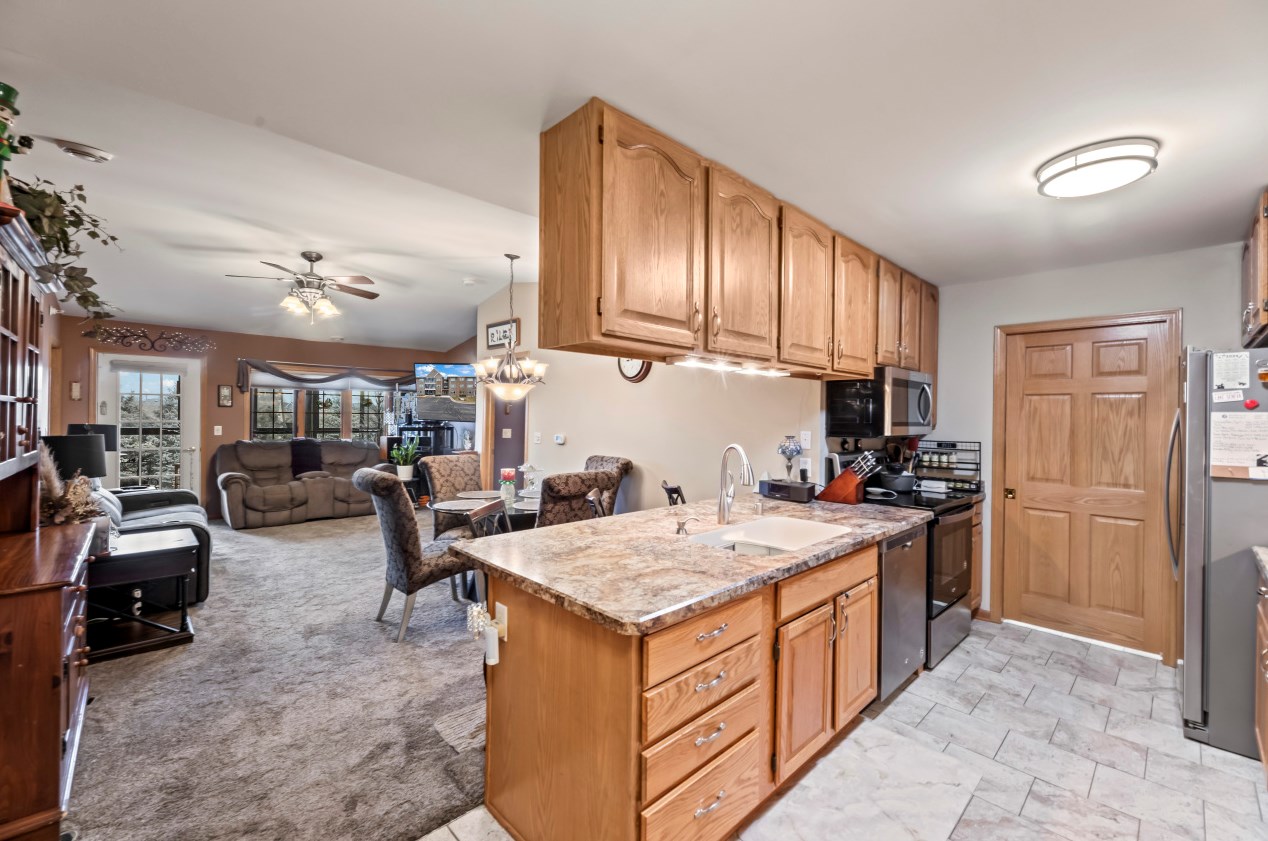 273 Oconomowoc Pkwy, Oconomowoc, WI 53066