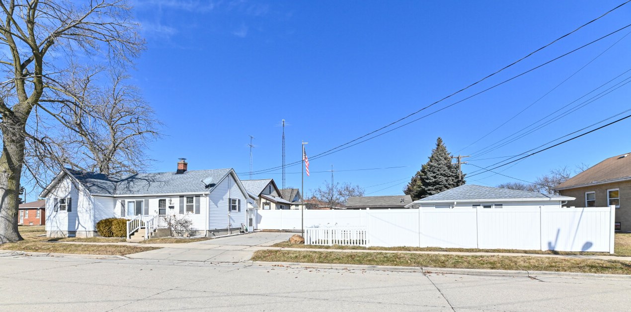 3627 17th Ave, Kenosha, WI 53140