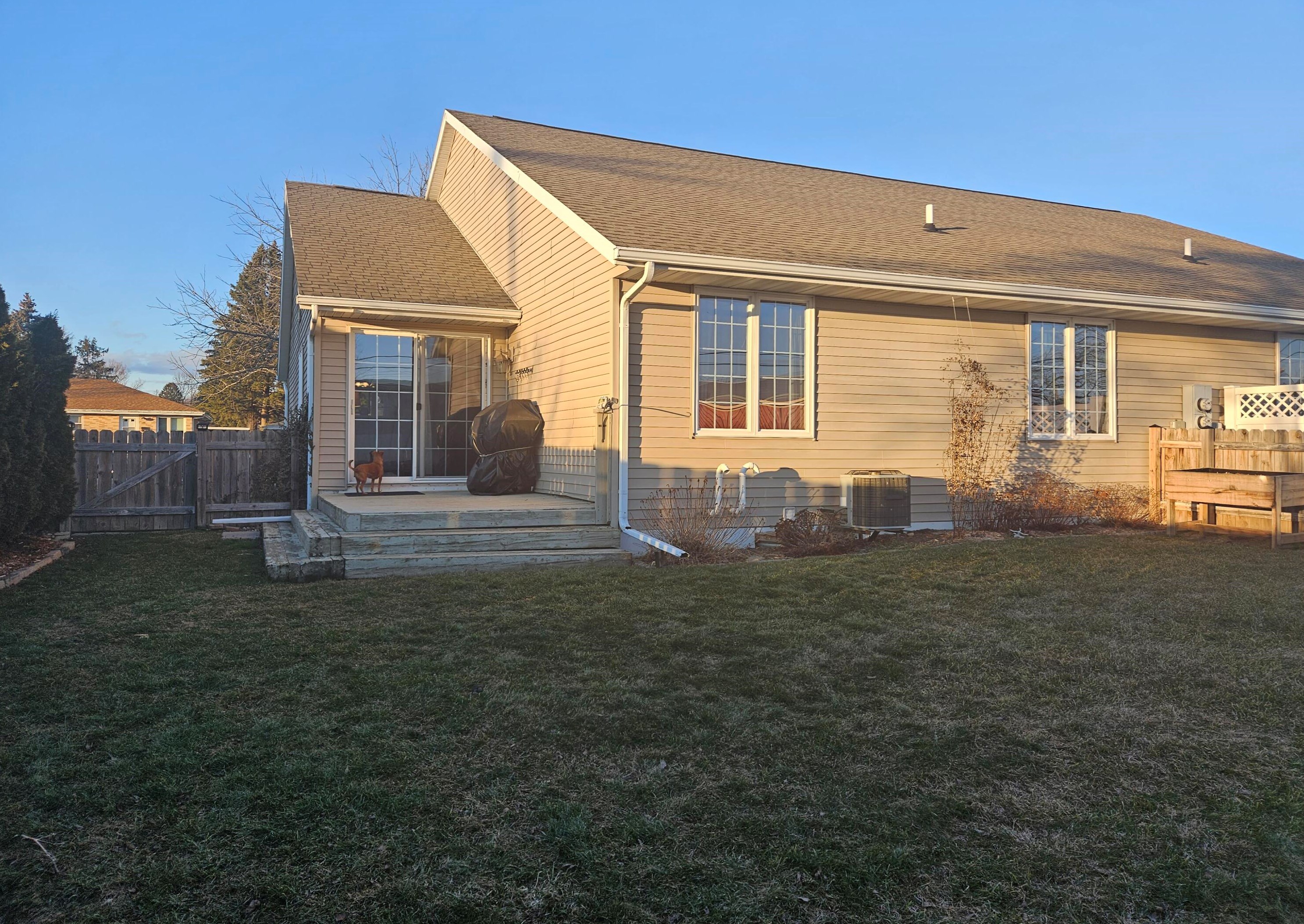 213 Westward Dr, Elkhorn, WI 53121-1644