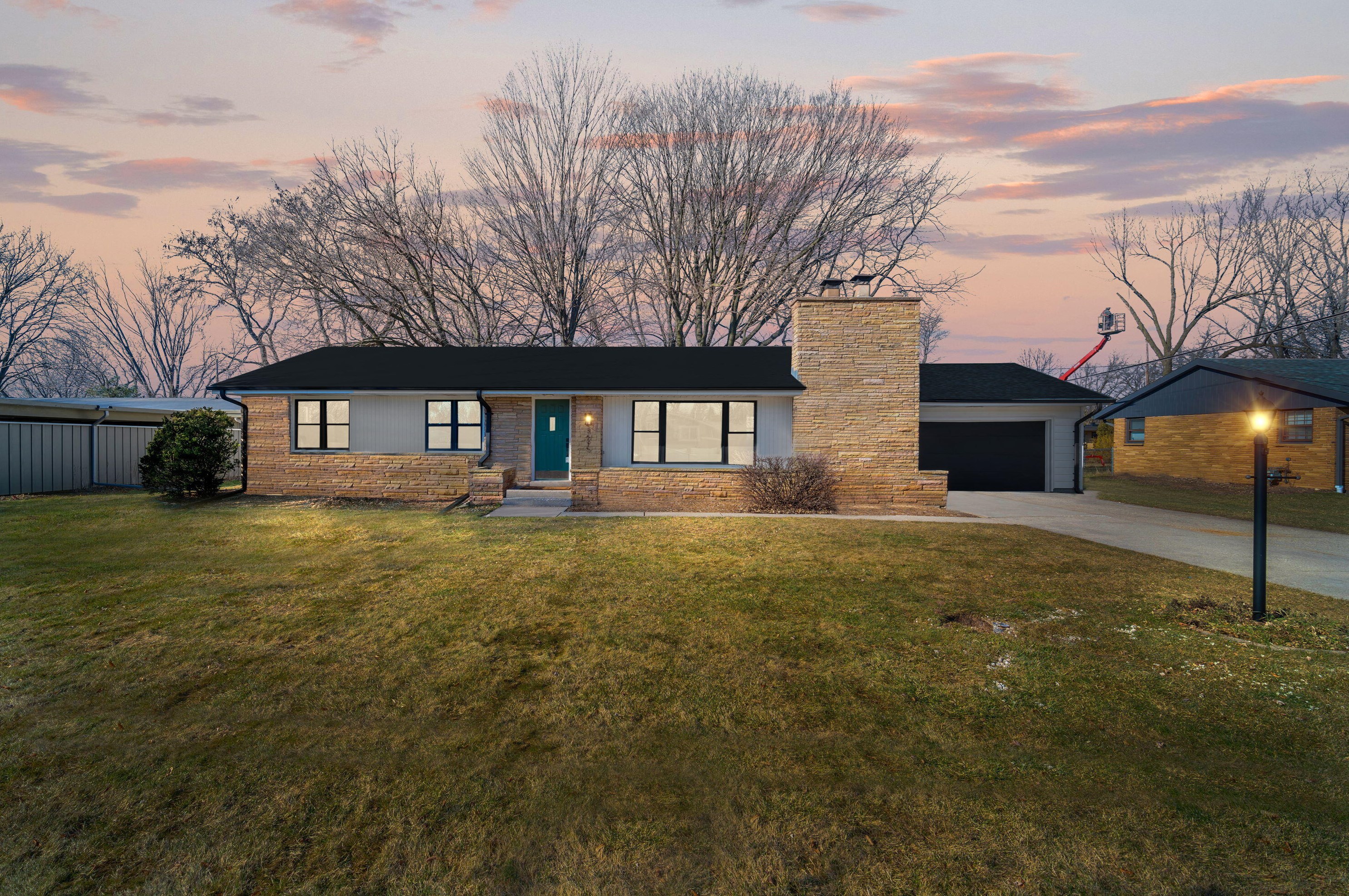 8695 Regent Rd, Milwaukee WI  53217-2362 exterior