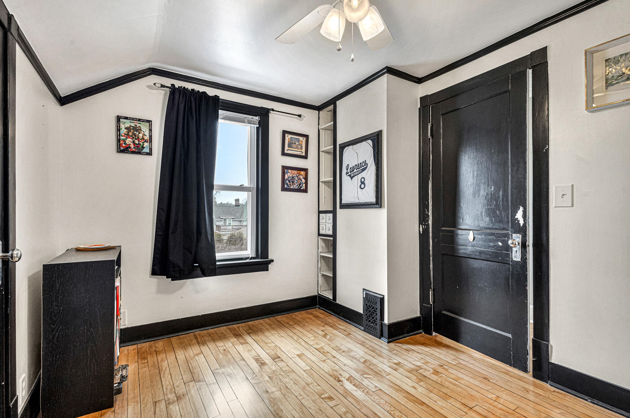 710 Pine St, Manitowoc WI  54220-2825 exterior