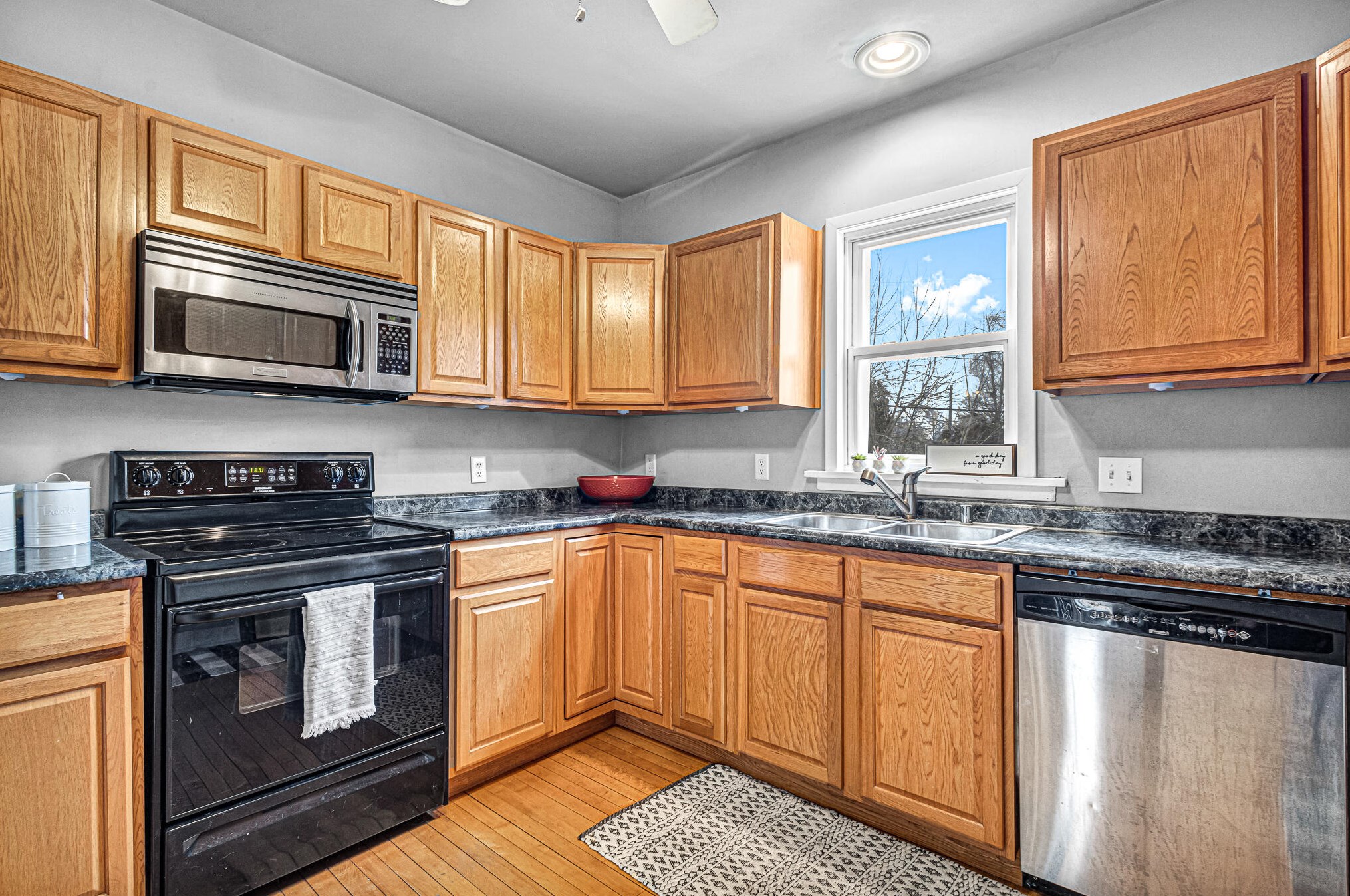 710 Pine St, Manitowoc WI  54220-2825 exterior