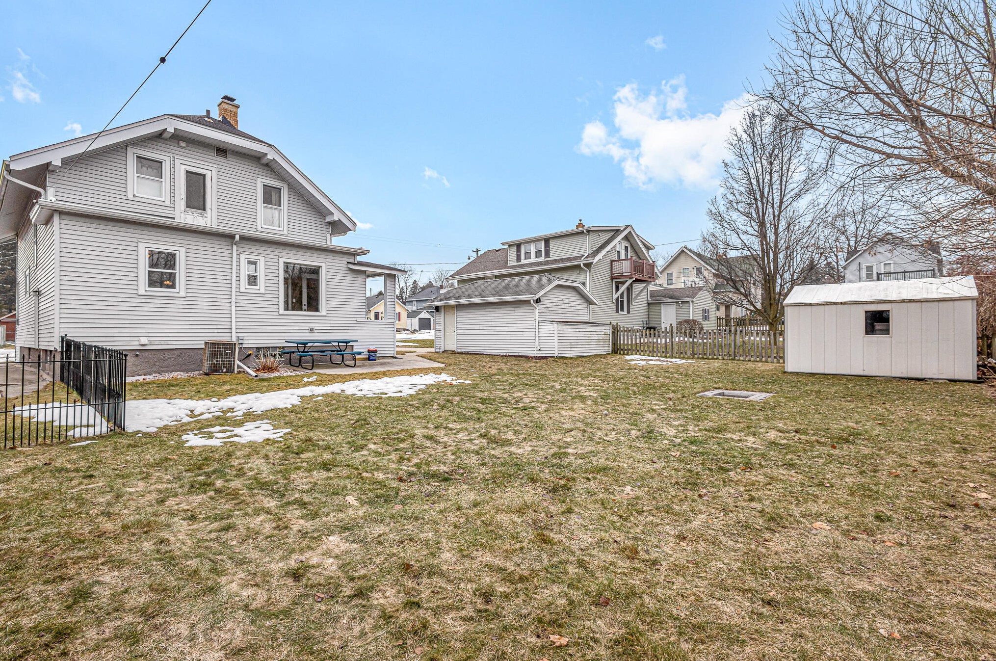 710 Pine St, Manitowoc WI  54220-2825 exterior