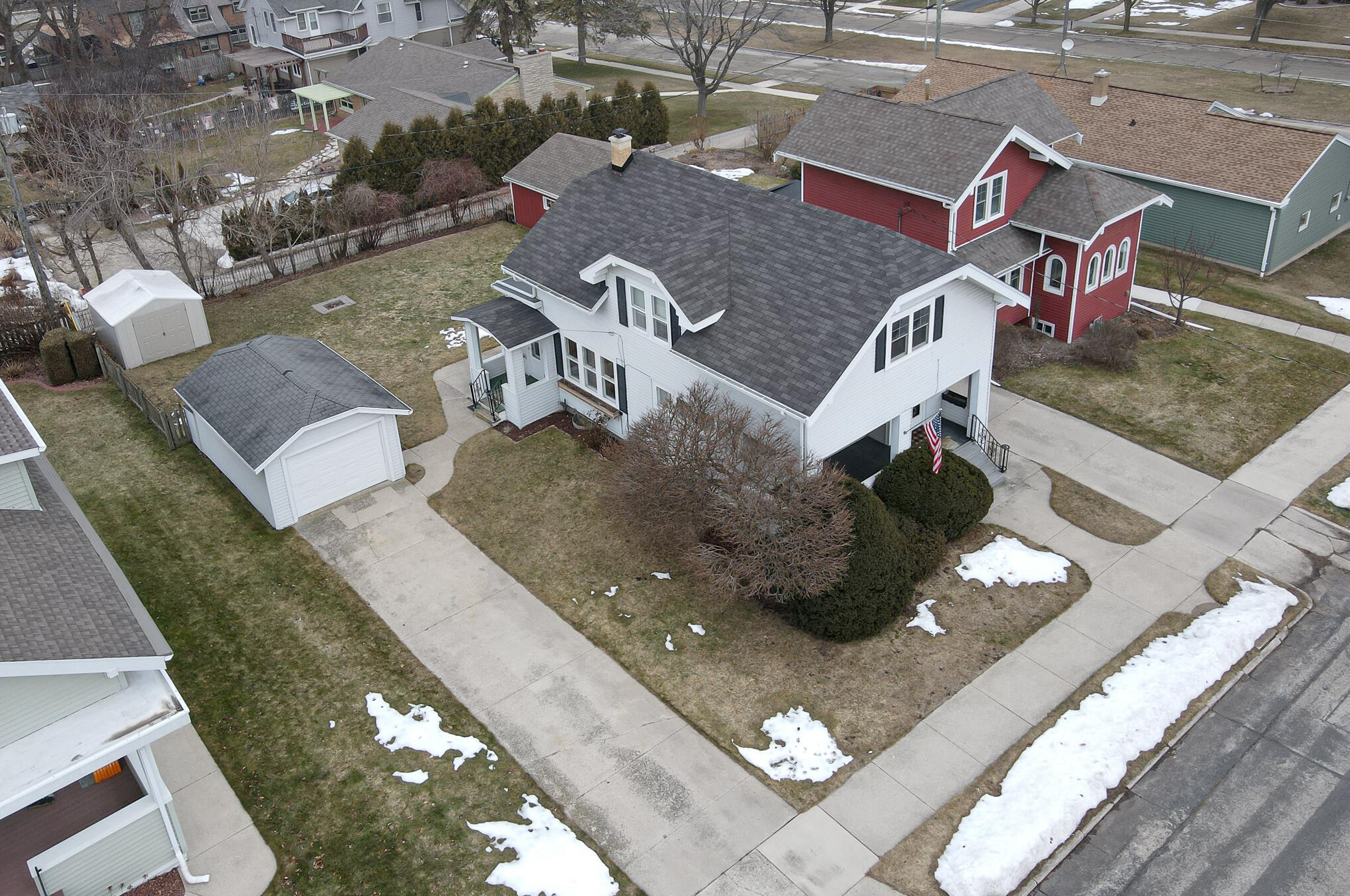 710 Pine St, Manitowoc WI  54220-2825 exterior