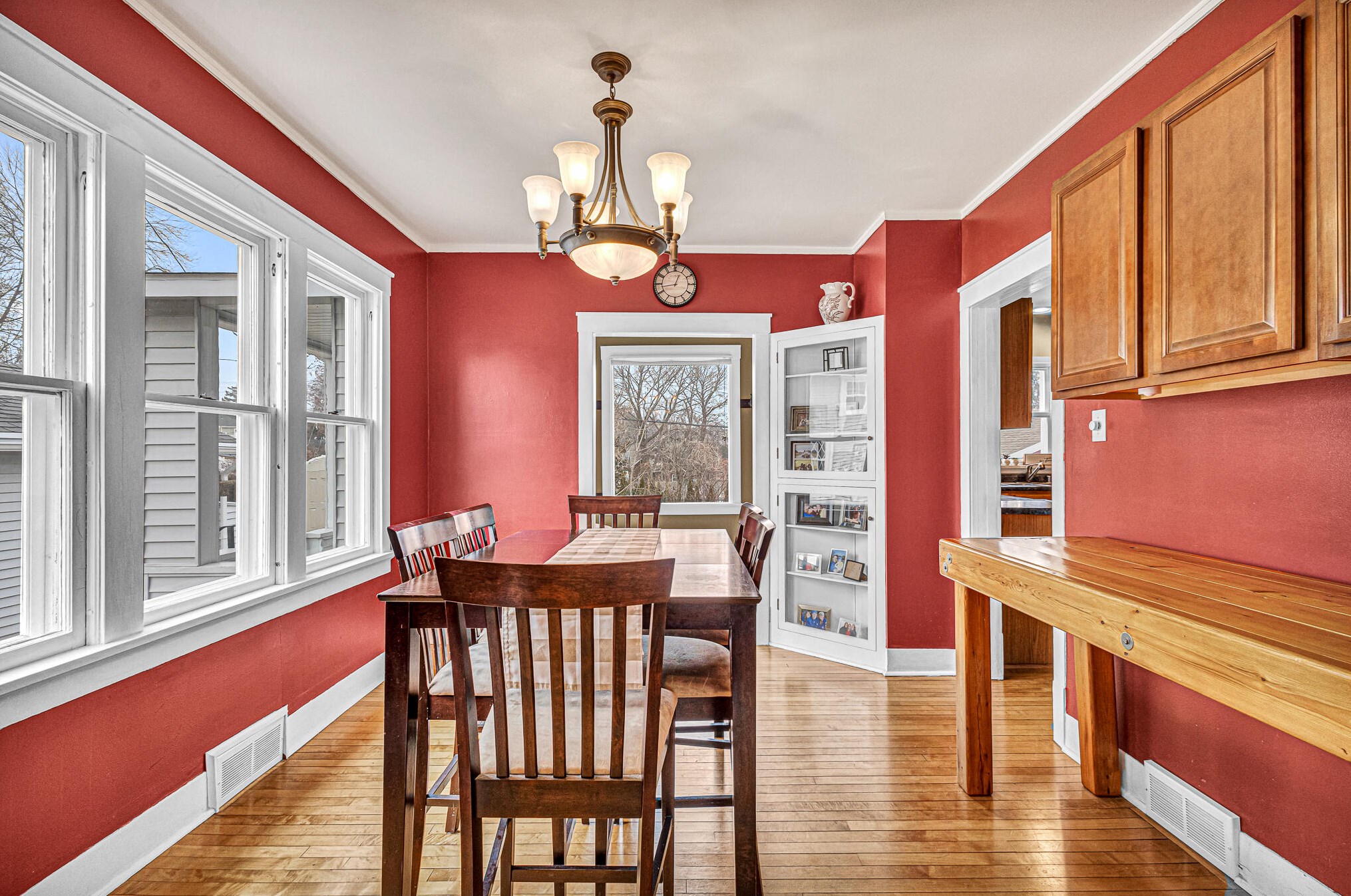 710 Pine St, Manitowoc WI  54220-2825 exterior