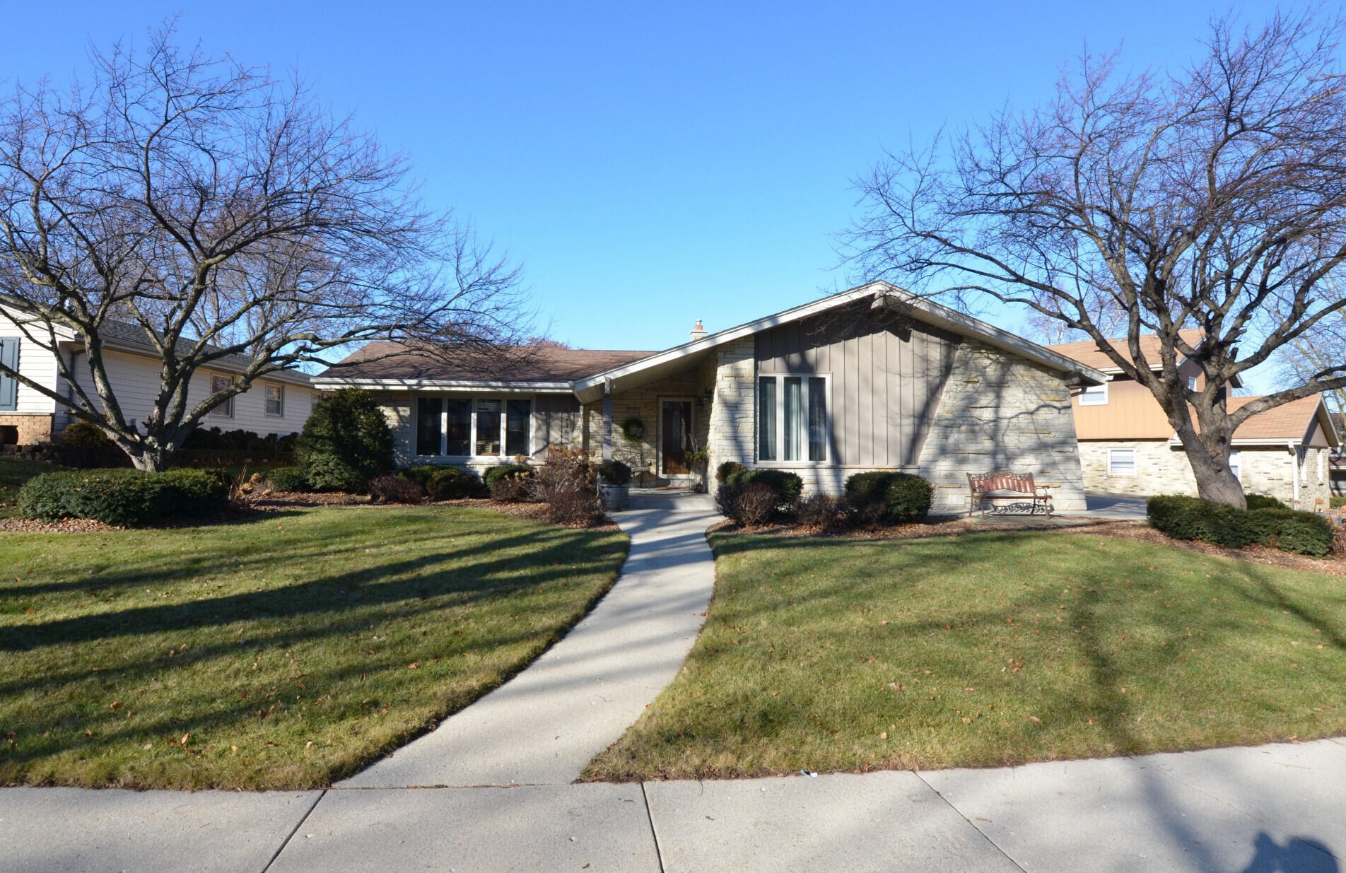 5715 24th St, Milwaukee, WI 53221-4215
