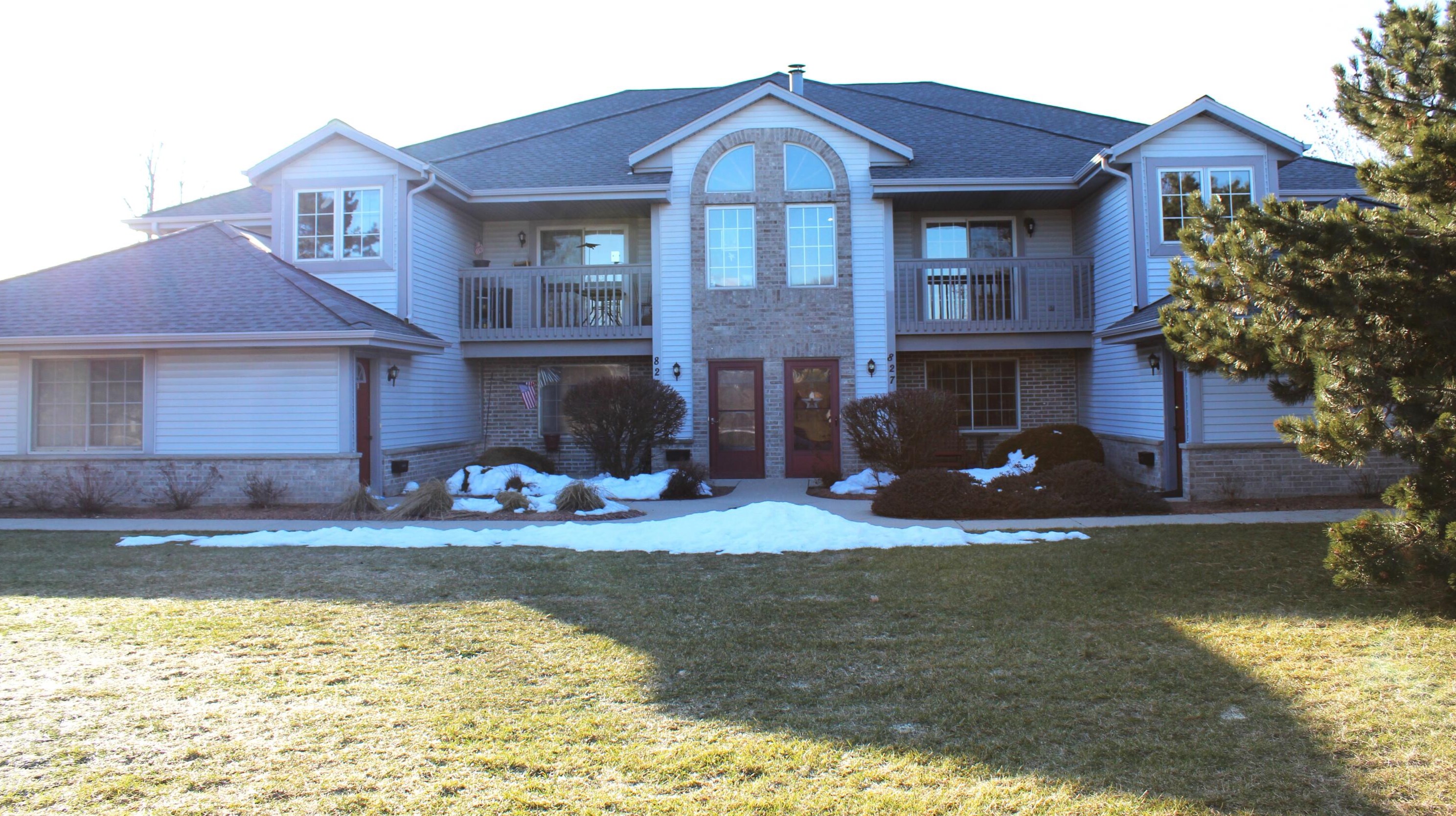 827 Quinlan Dr, Pewaukee WI  53072-1858 exterior