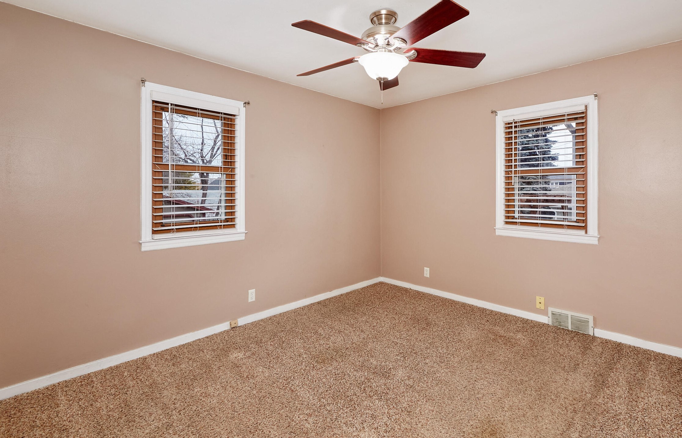 338 Norwich St, Milwaukee WI  53207-4416 exterior