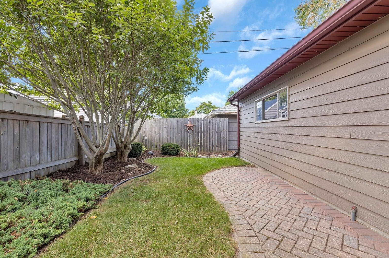 338 Norwich St, Milwaukee WI  53207-4416 exterior