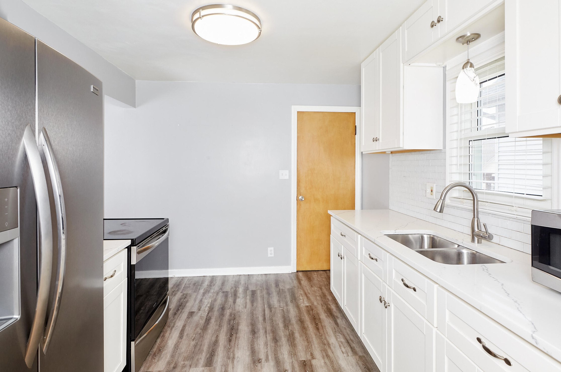 338 Norwich St, Milwaukee WI  53207-4416 exterior