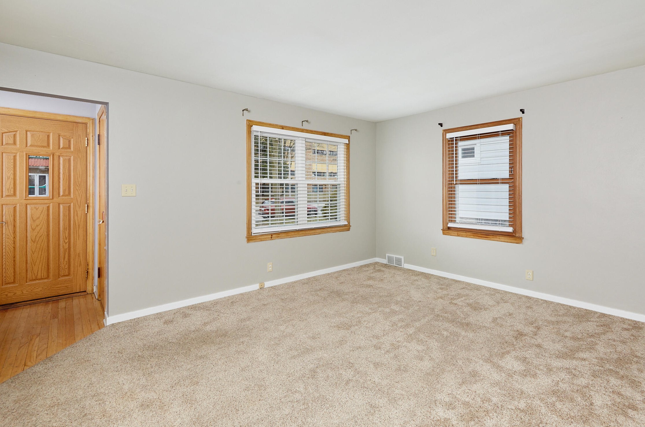 338 Norwich St, Milwaukee WI  53207-4416 exterior