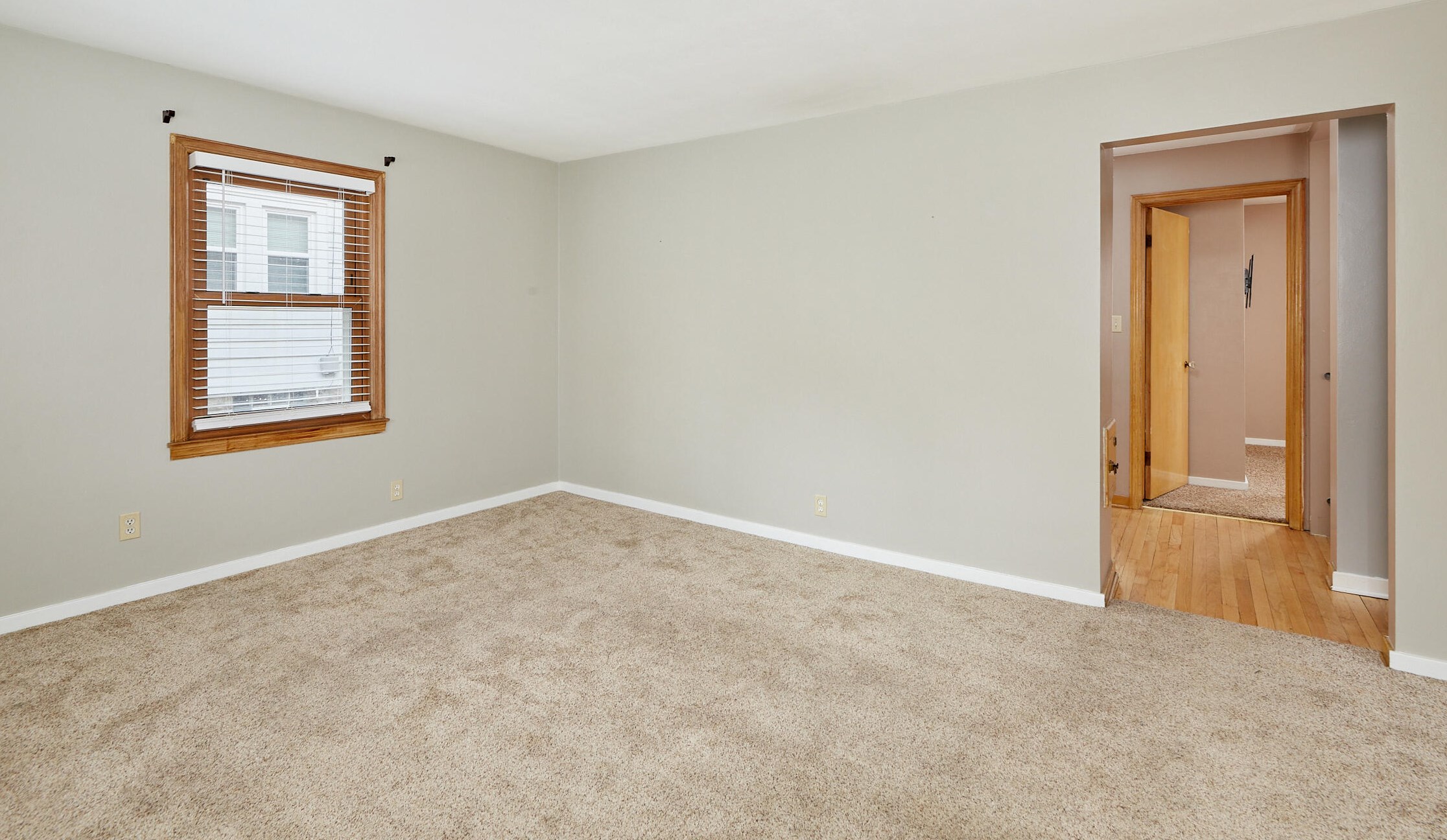 338 Norwich St, Milwaukee WI  53207-4416 exterior