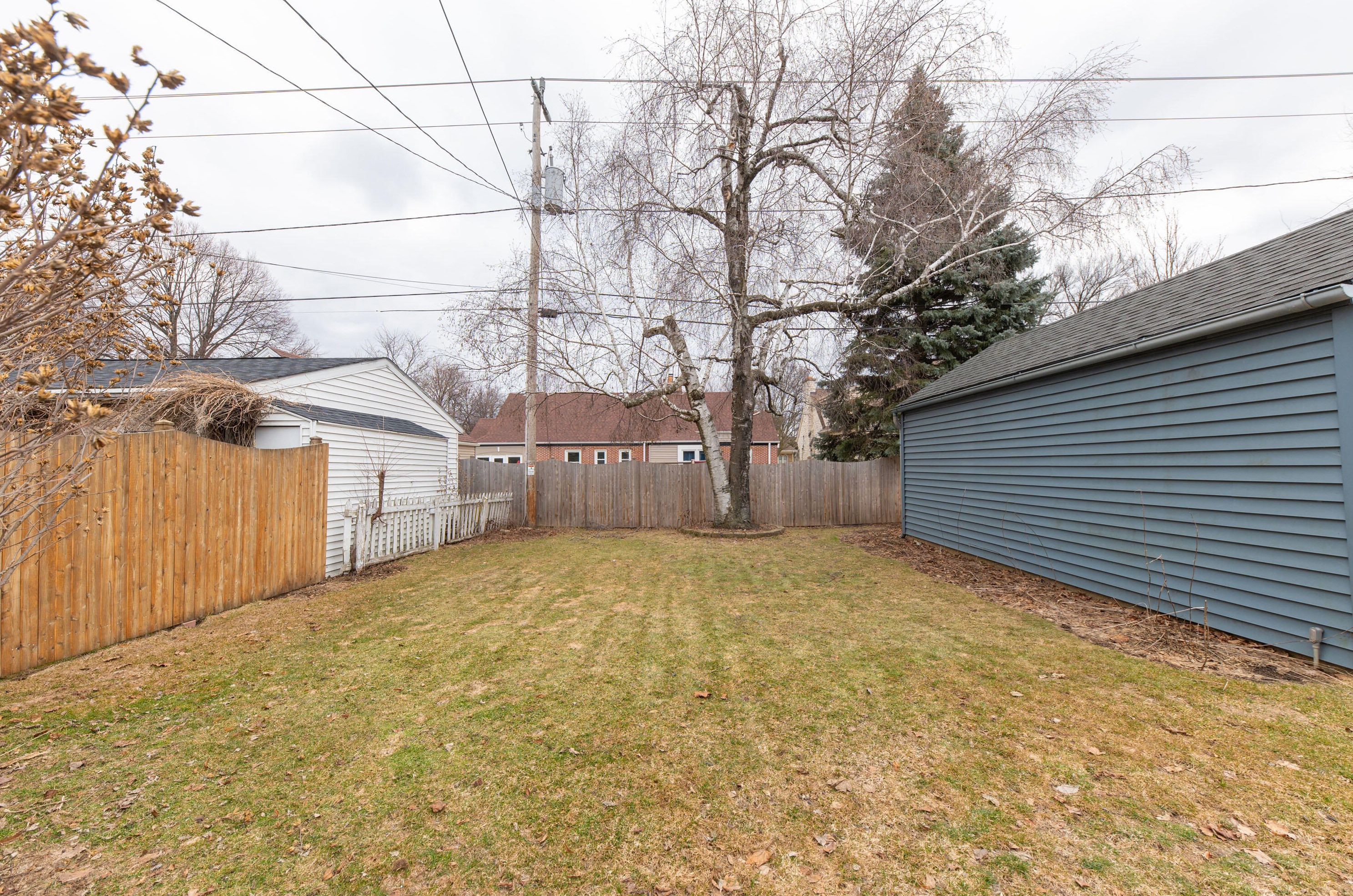 2572 73 St, Milwaukee WI 53213-1214 exterior