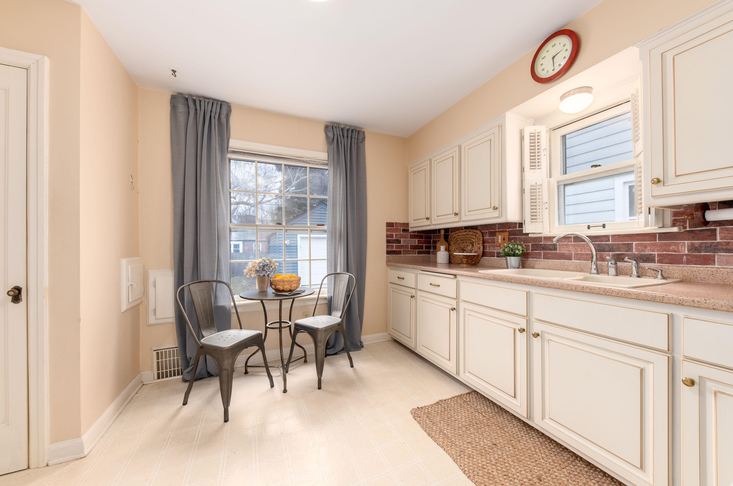 2572 73 St, Milwaukee WI 53213-1214 exterior