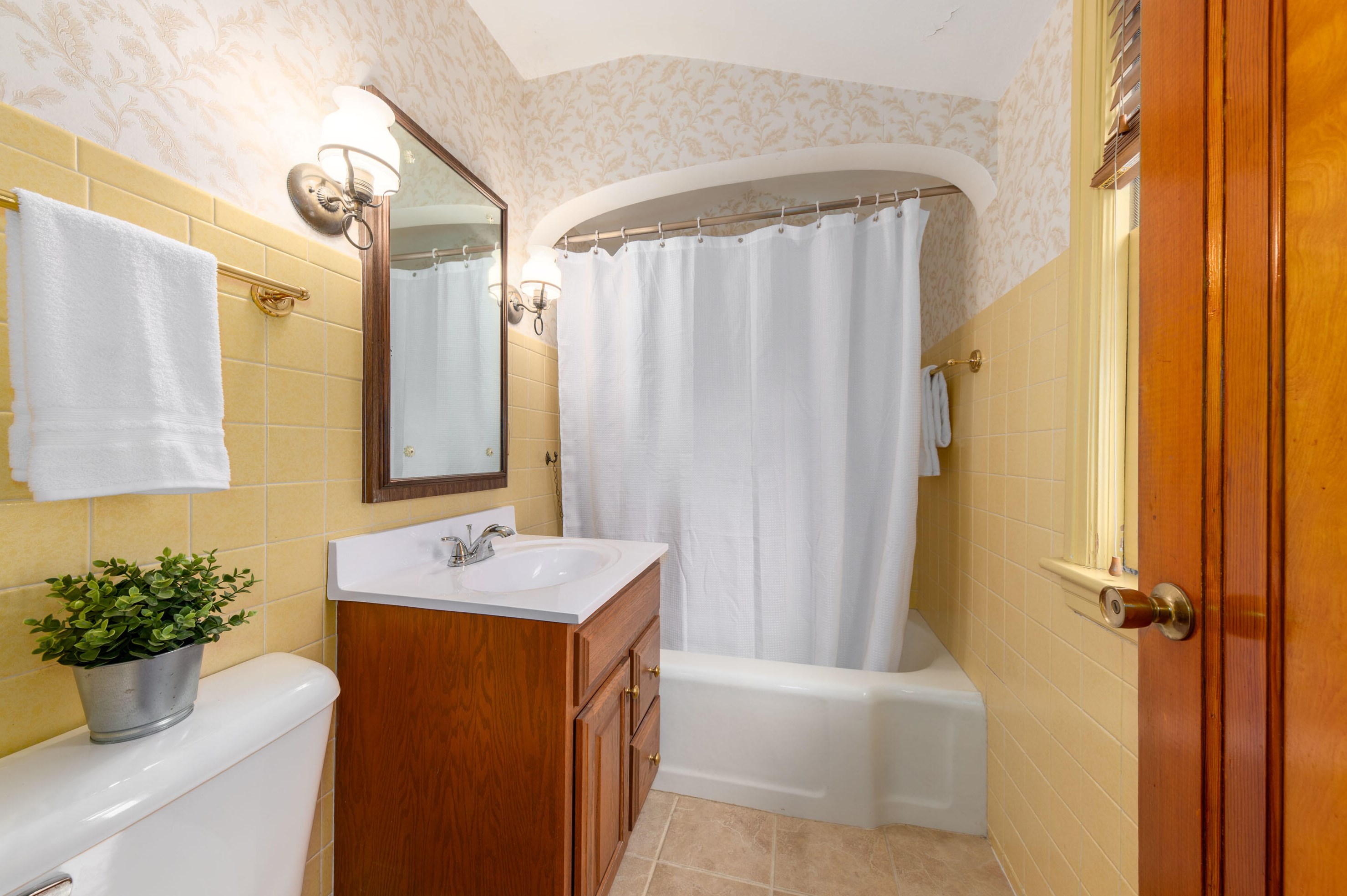 2572 73 St, Milwaukee WI 53213-1214 exterior