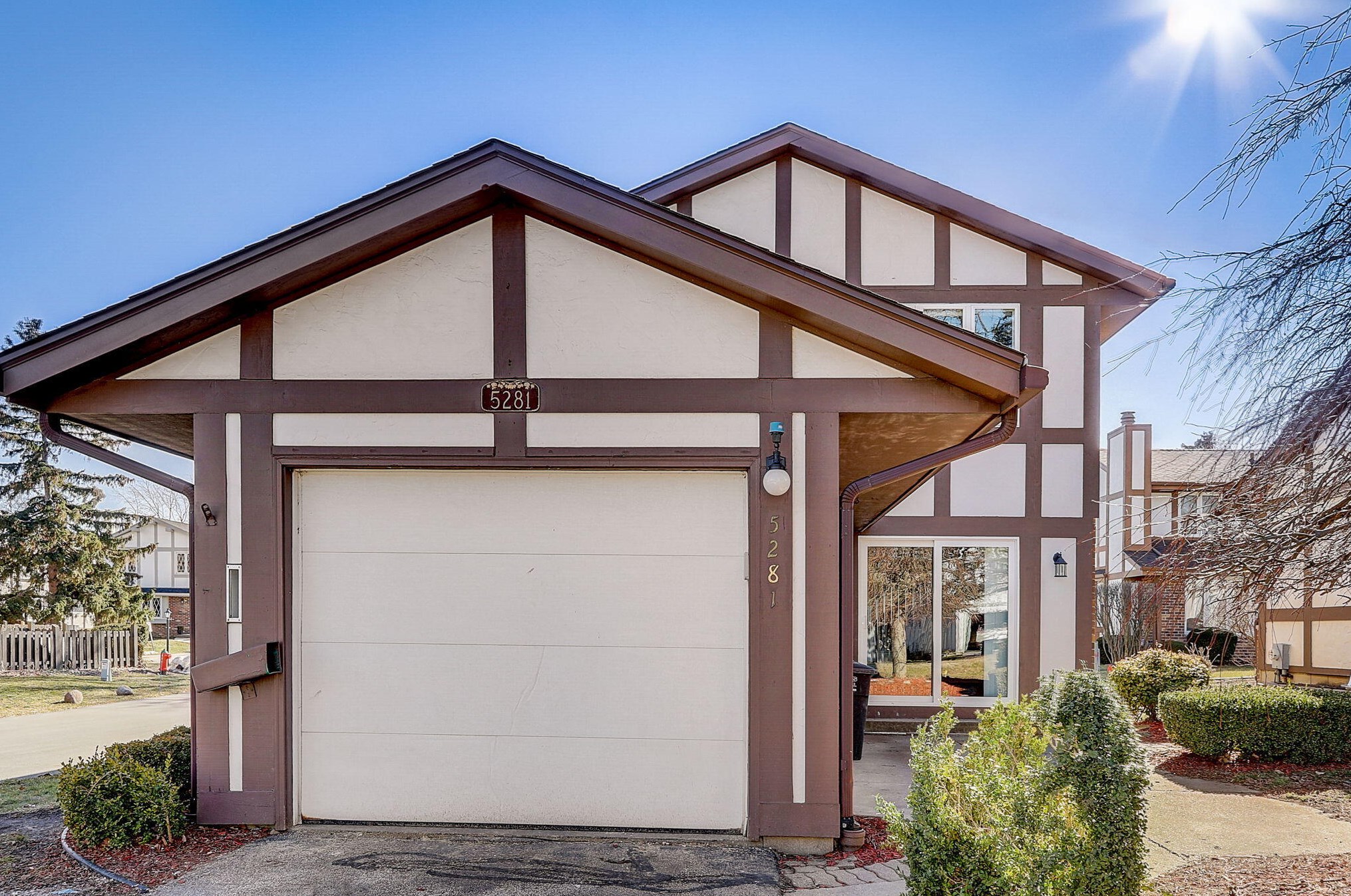 5281 Somerset Ln, Milwaukee WI 53221-3223 exterior