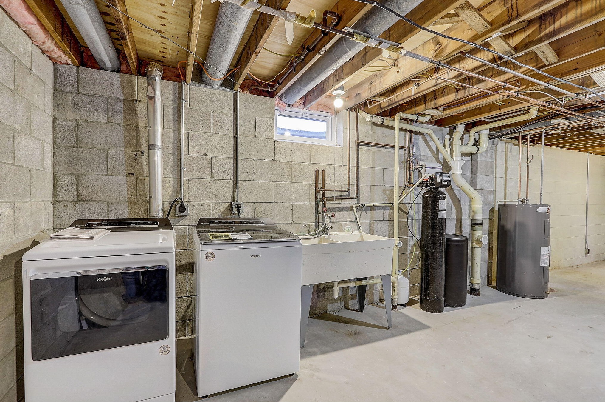 5281 Somerset Ln, Milwaukee WI 53221-3223 exterior