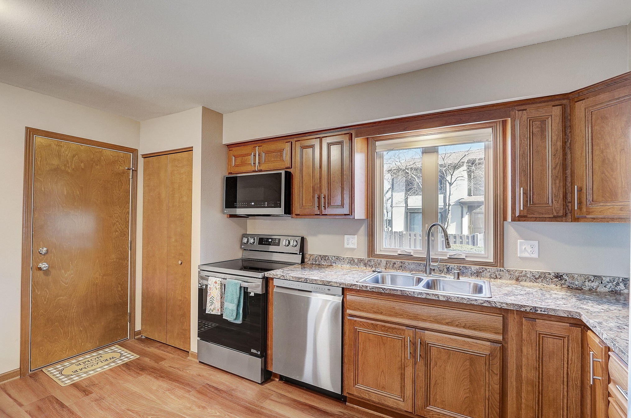 5281 Somerset Ln, Milwaukee WI 53221-3223 exterior