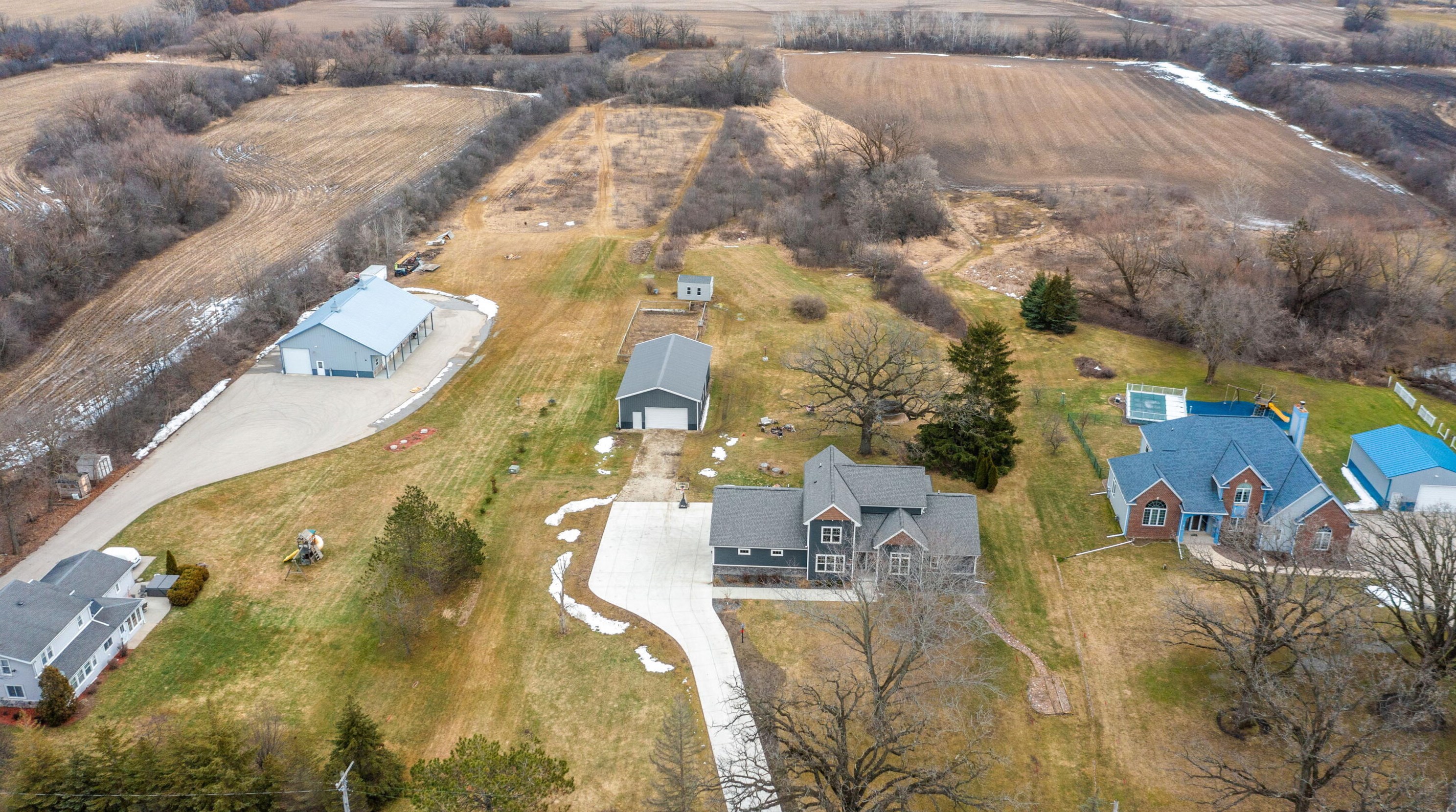 10034 S 112th St, Hales Corners, WI 53132