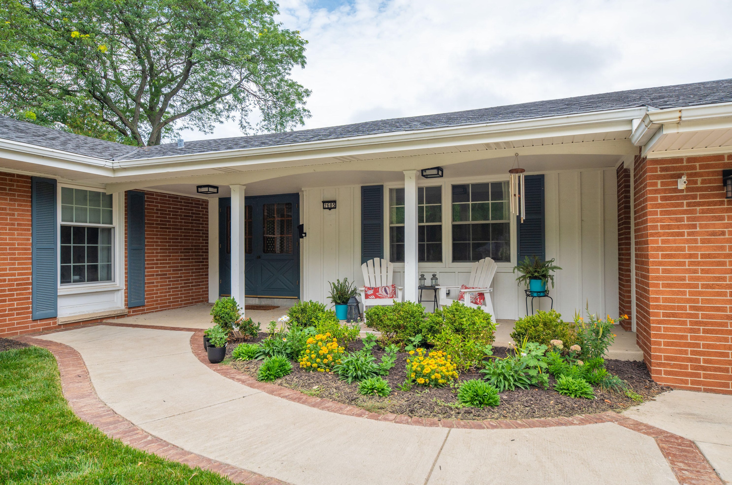 7605 Geralayne Cir, Milwaukee, WI 53213-3405