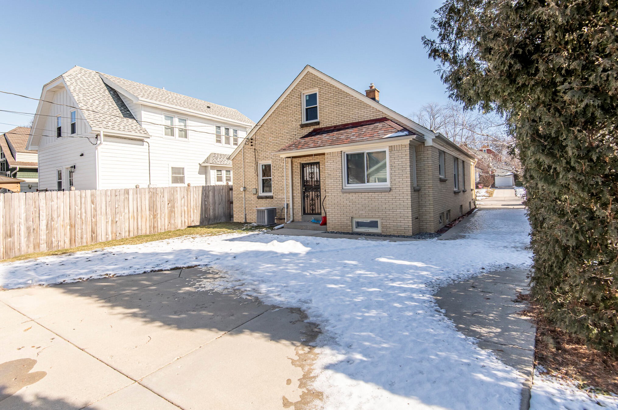 2559 67, Milwaukee WI 53219-0026 exterior