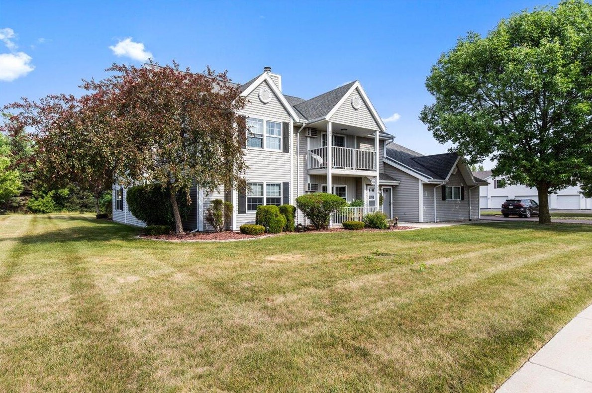 234 Minz Park Cir, West Bend, WI 53095-5714